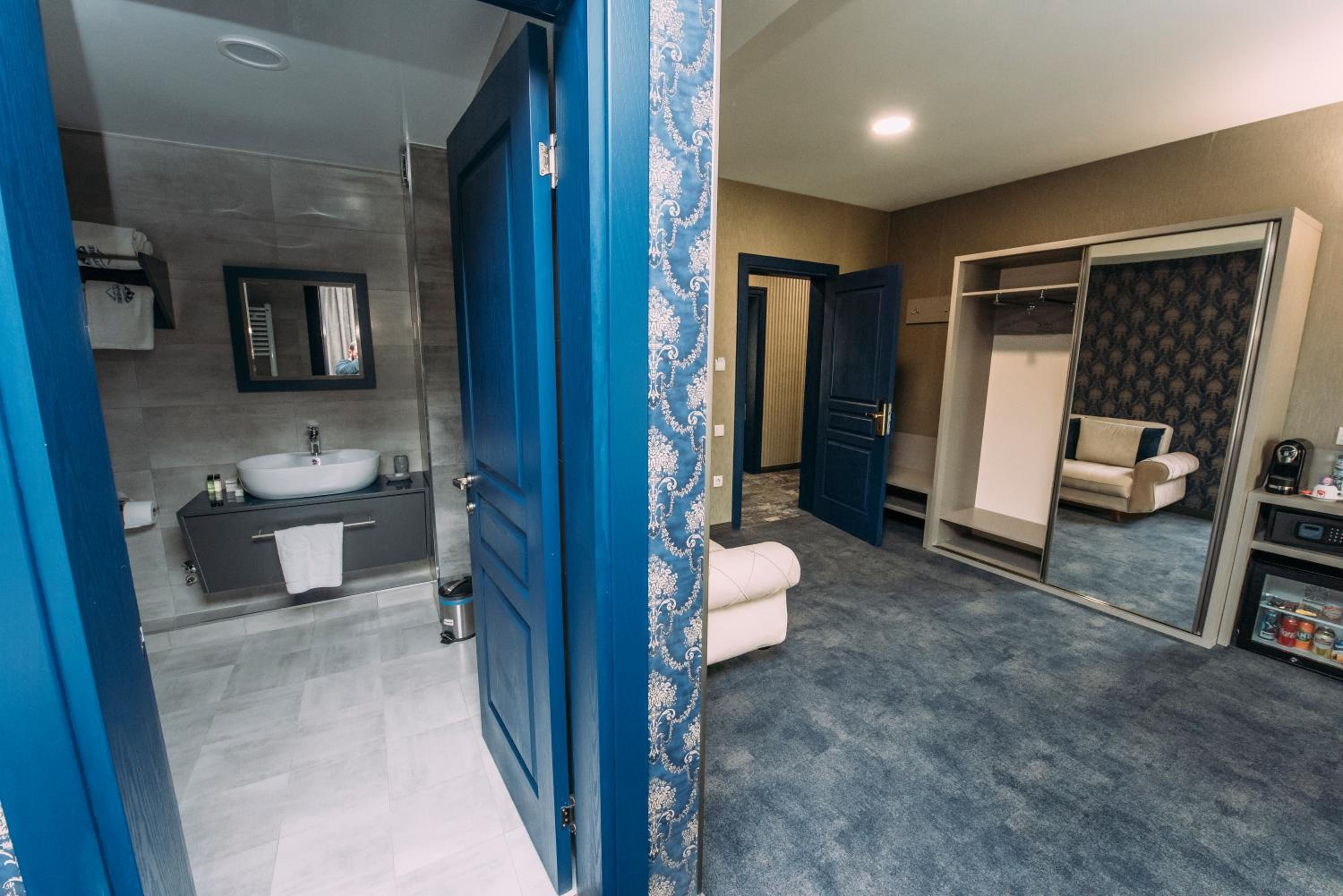 Superior Suite - Photo 3