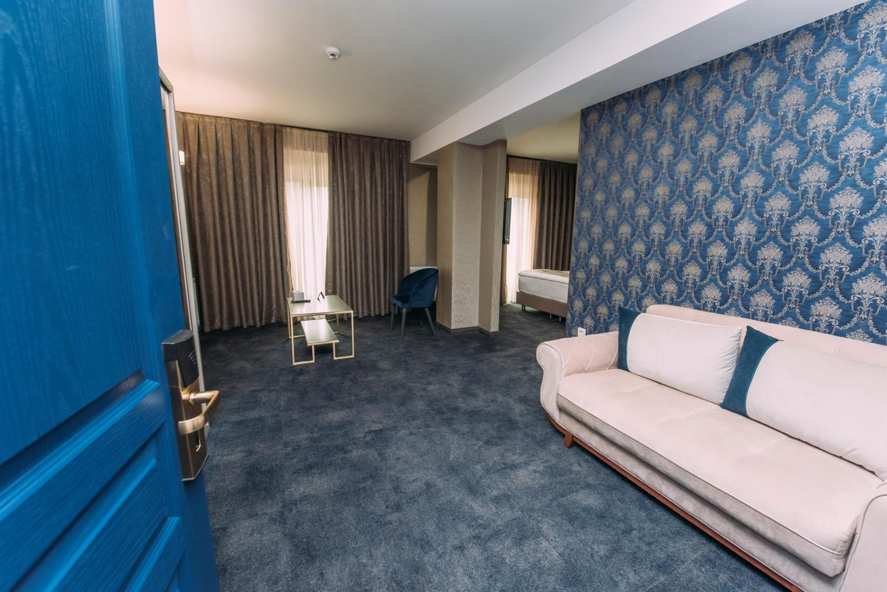 Superior Suite - Photo 13