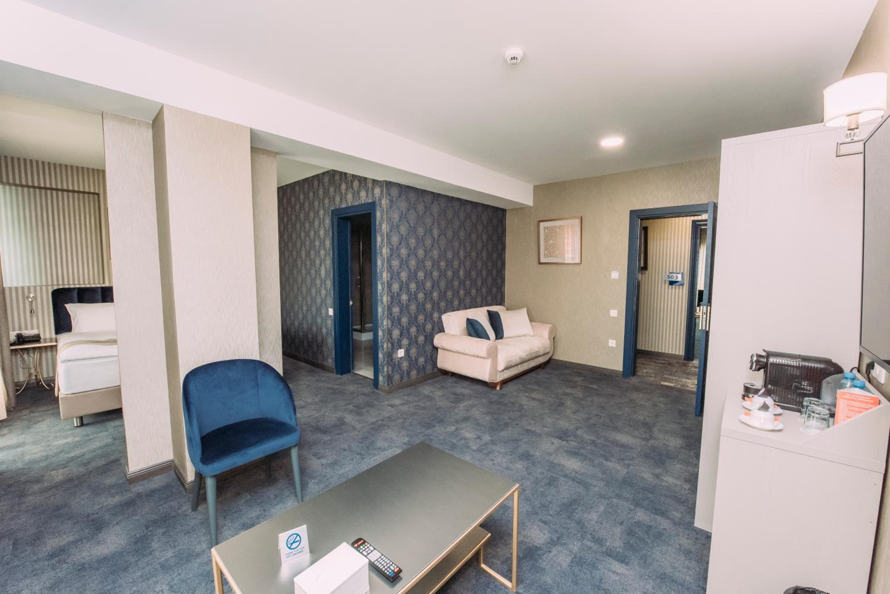 Superior Suite - Photo 7