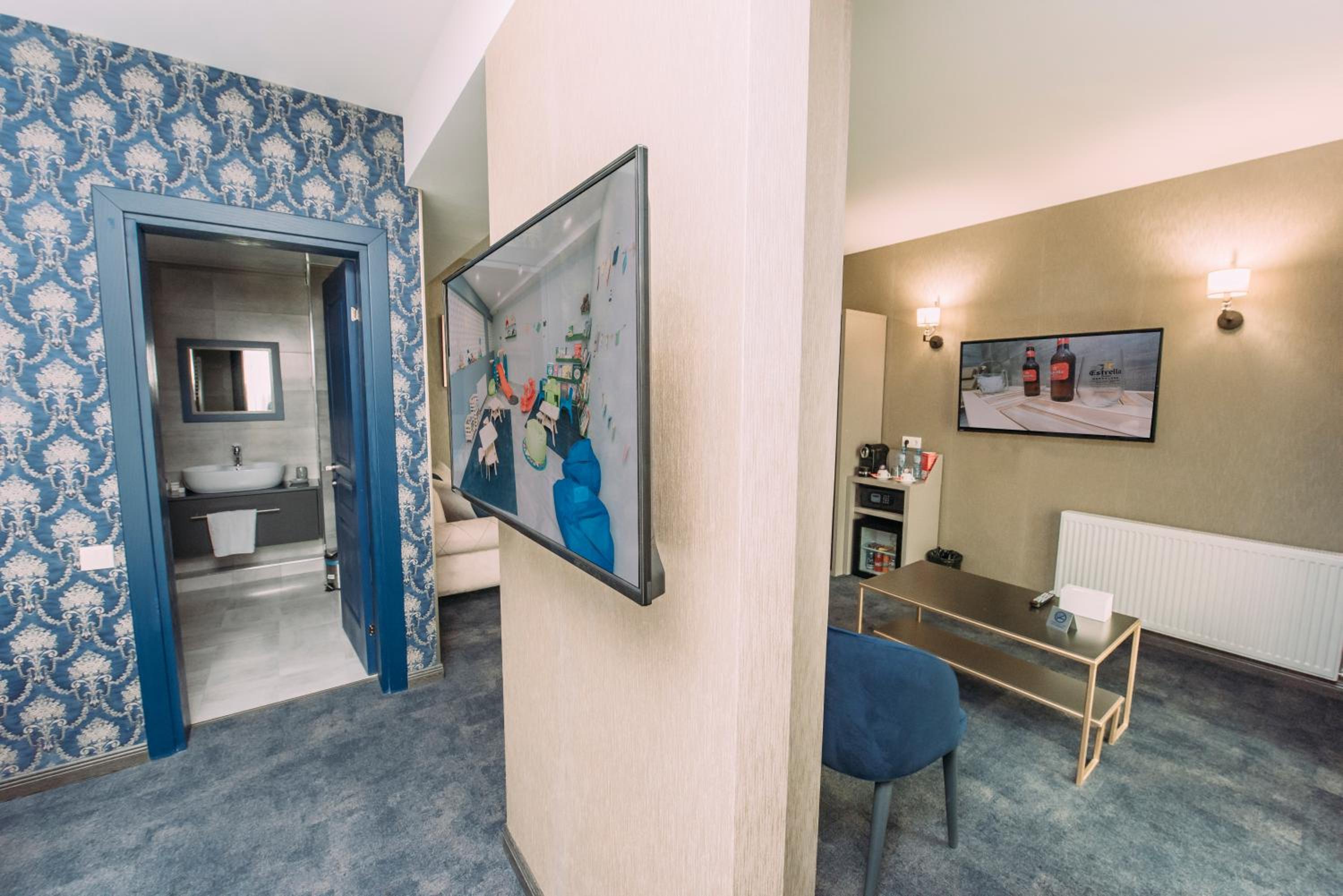 Superior Suite - Photo 6