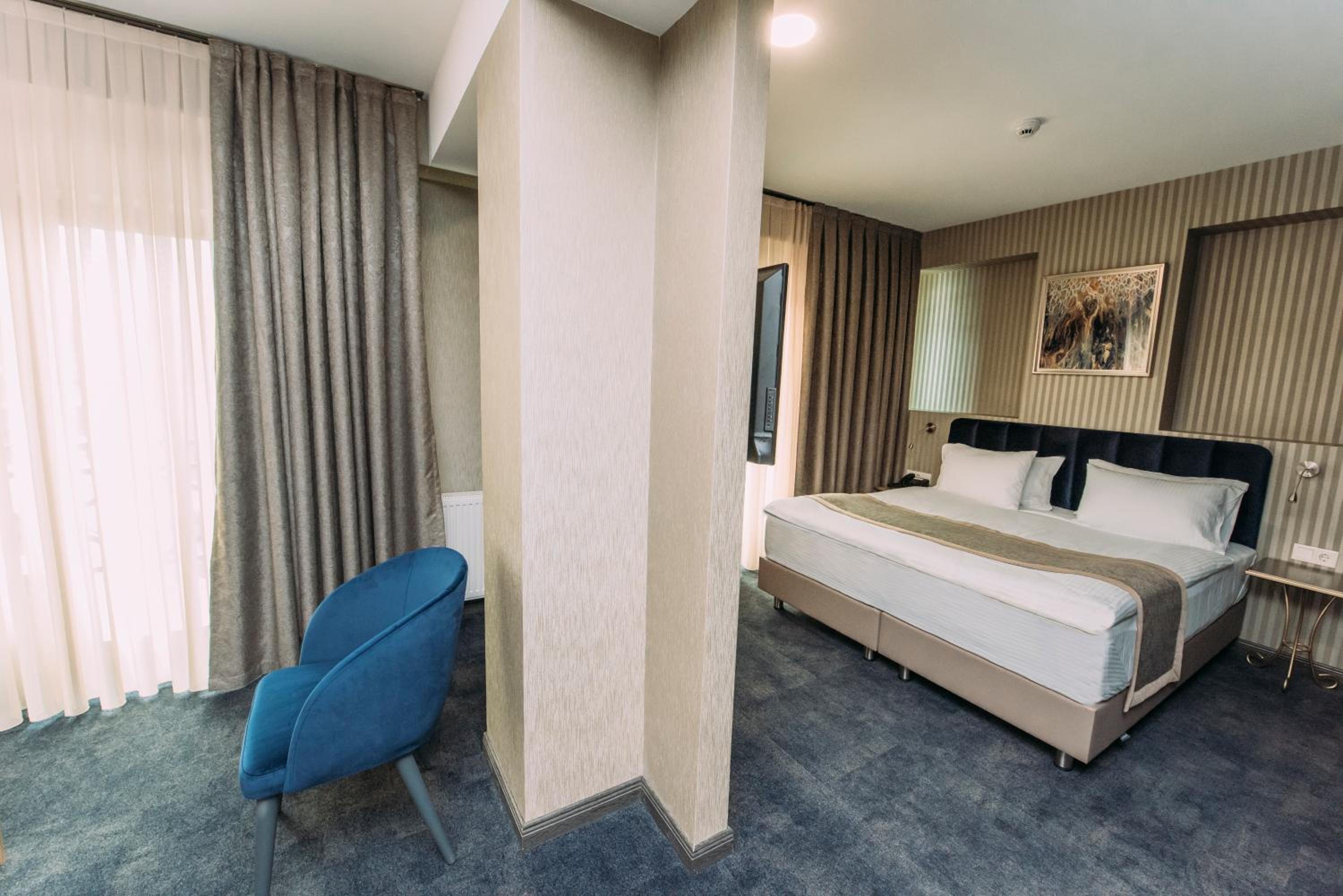 Superior Suite - Photo 5
