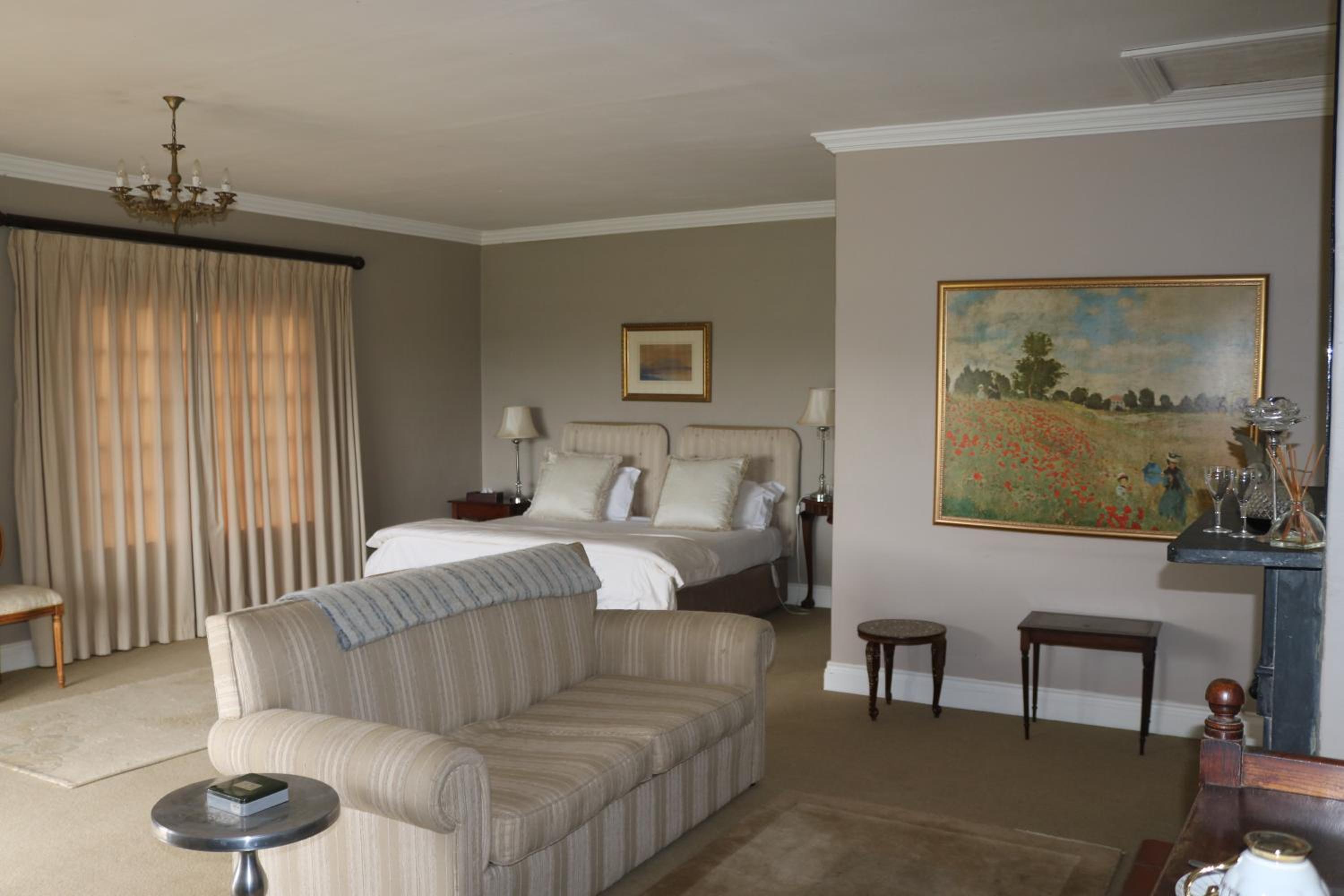 Cottage With Garden View - Cream Room photo 1