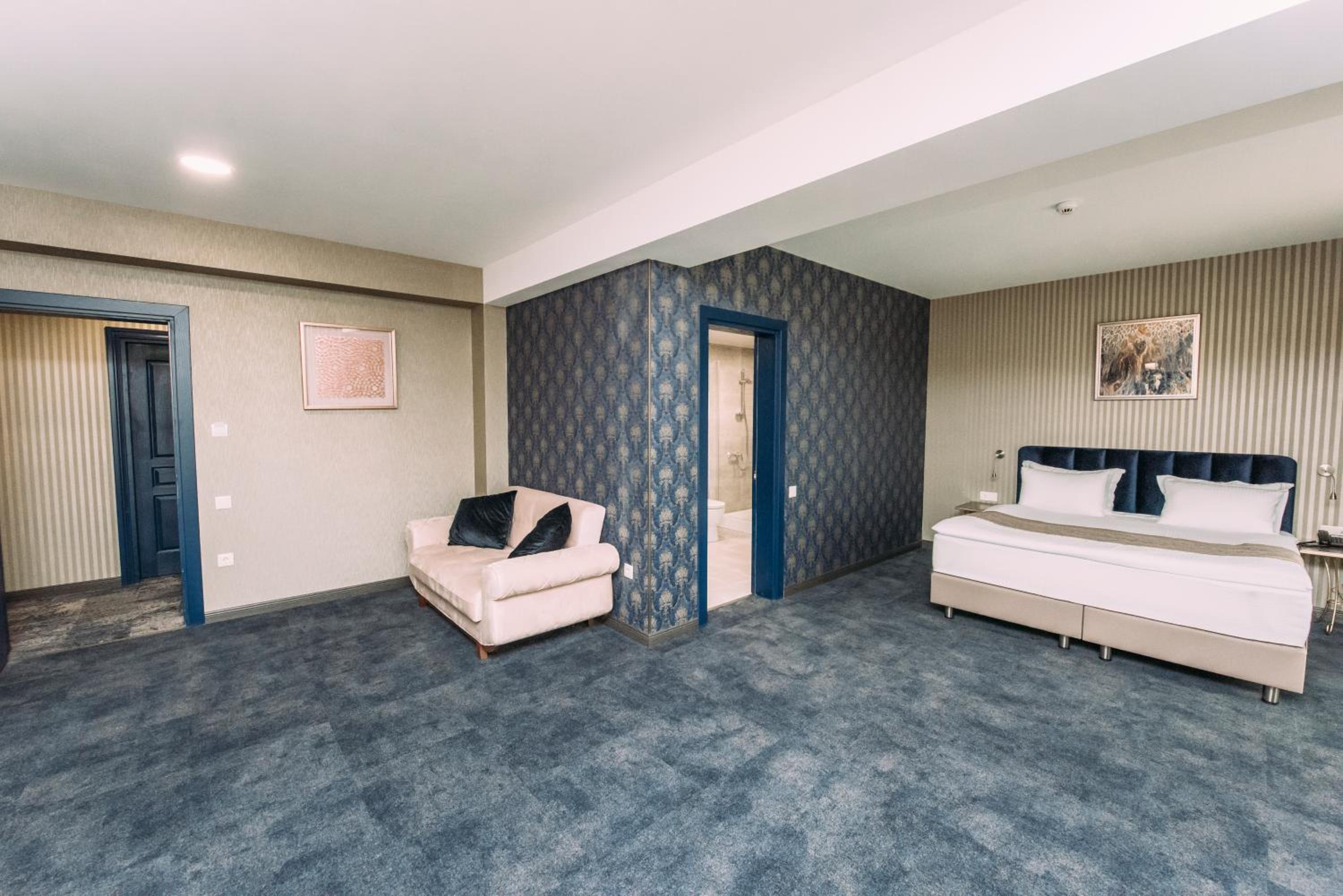 Superior Suite - Photo 1