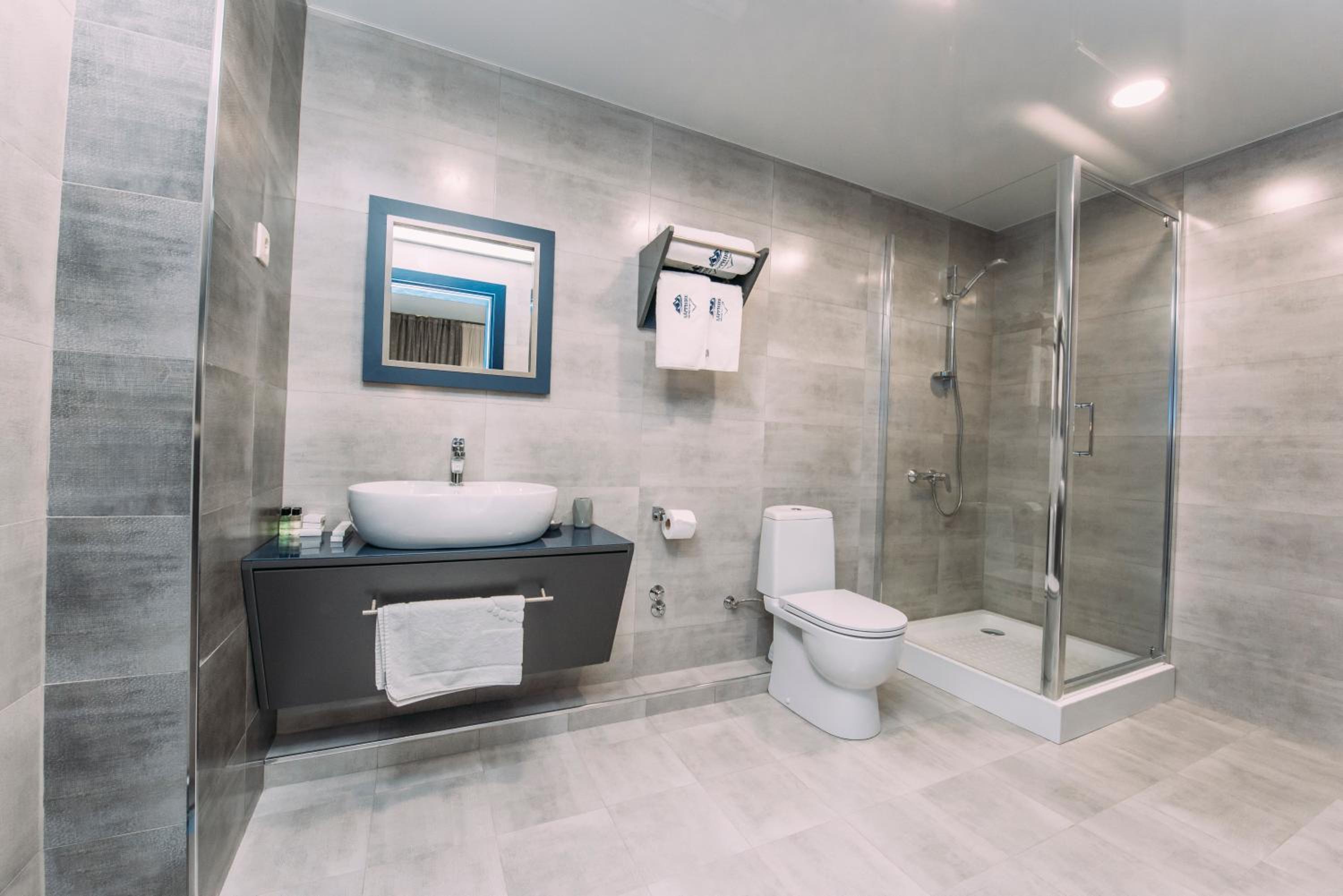 Superior Suite - Photo 10