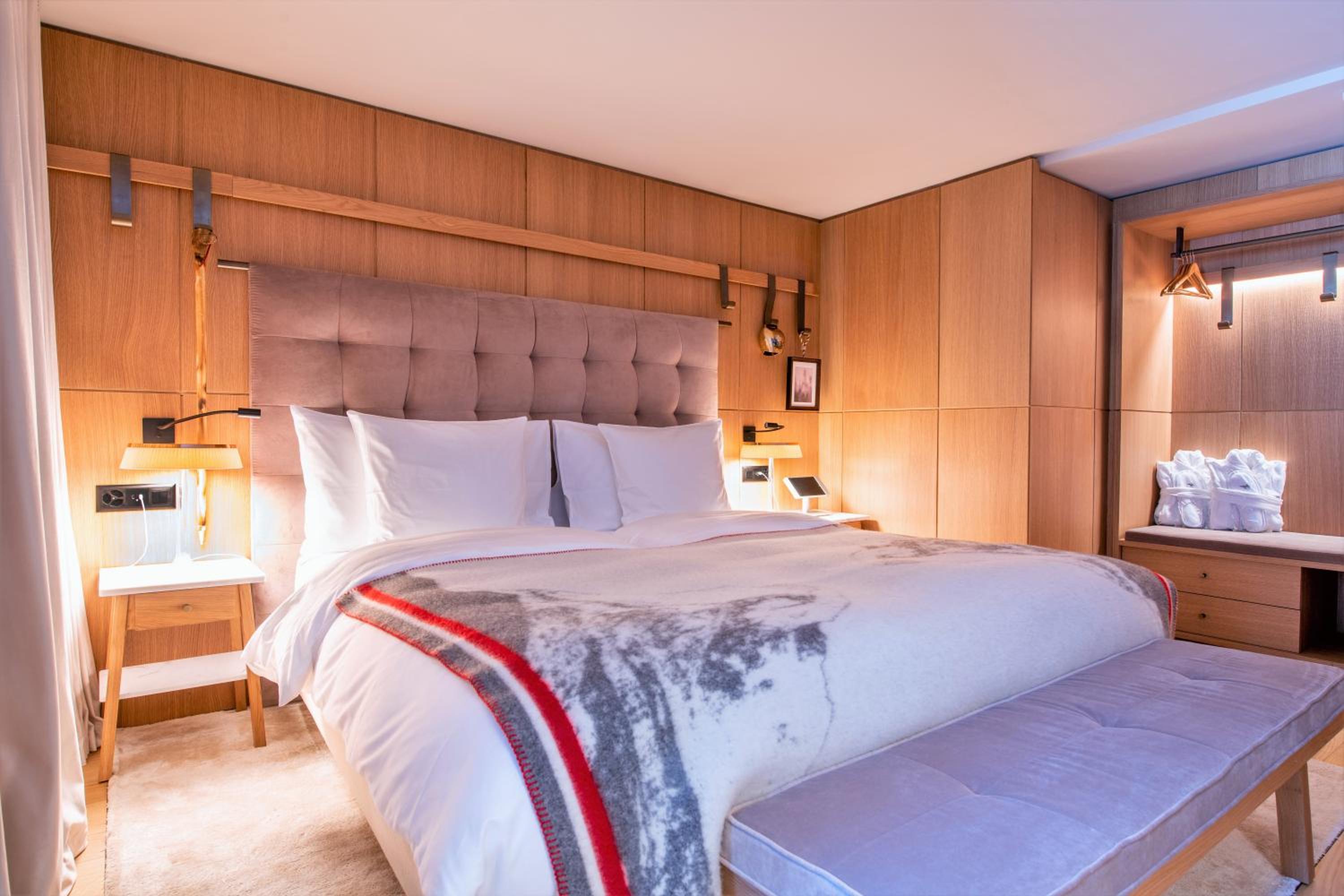 Double Room with Partial Matterhorn View thumbnail 6