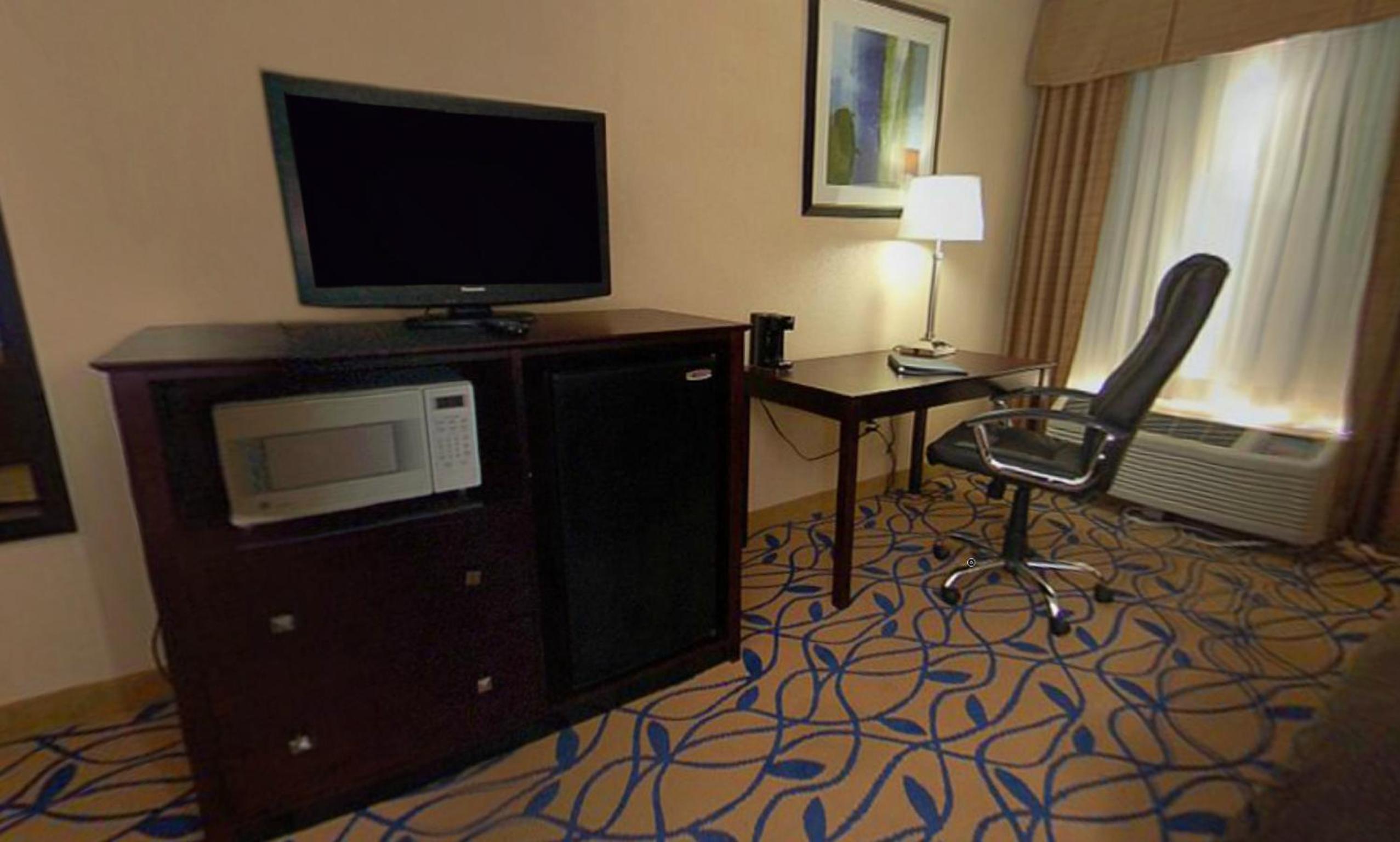 Accessible King Room - Photo 4