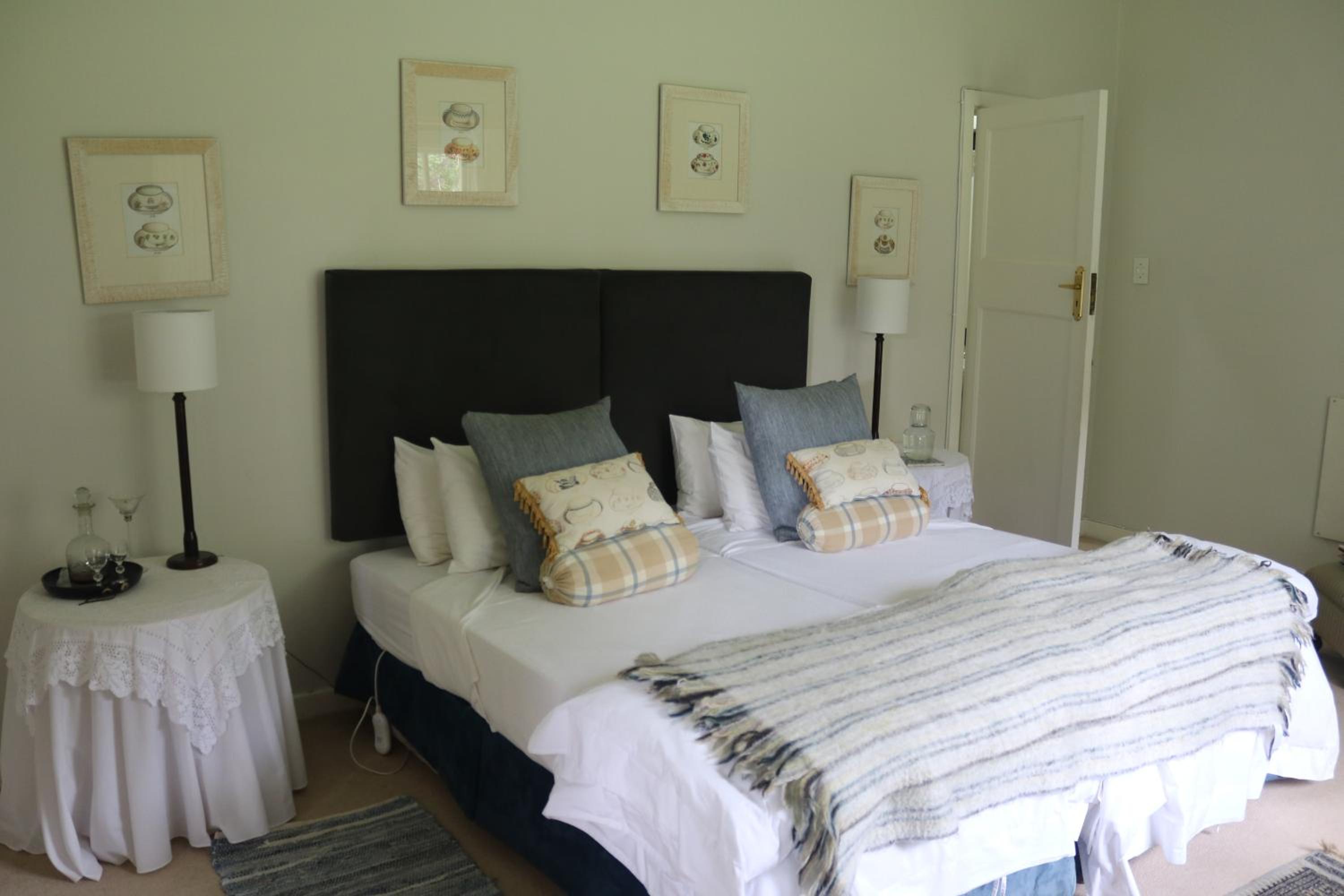 Cottage With Garden View - Blue Room photo 1