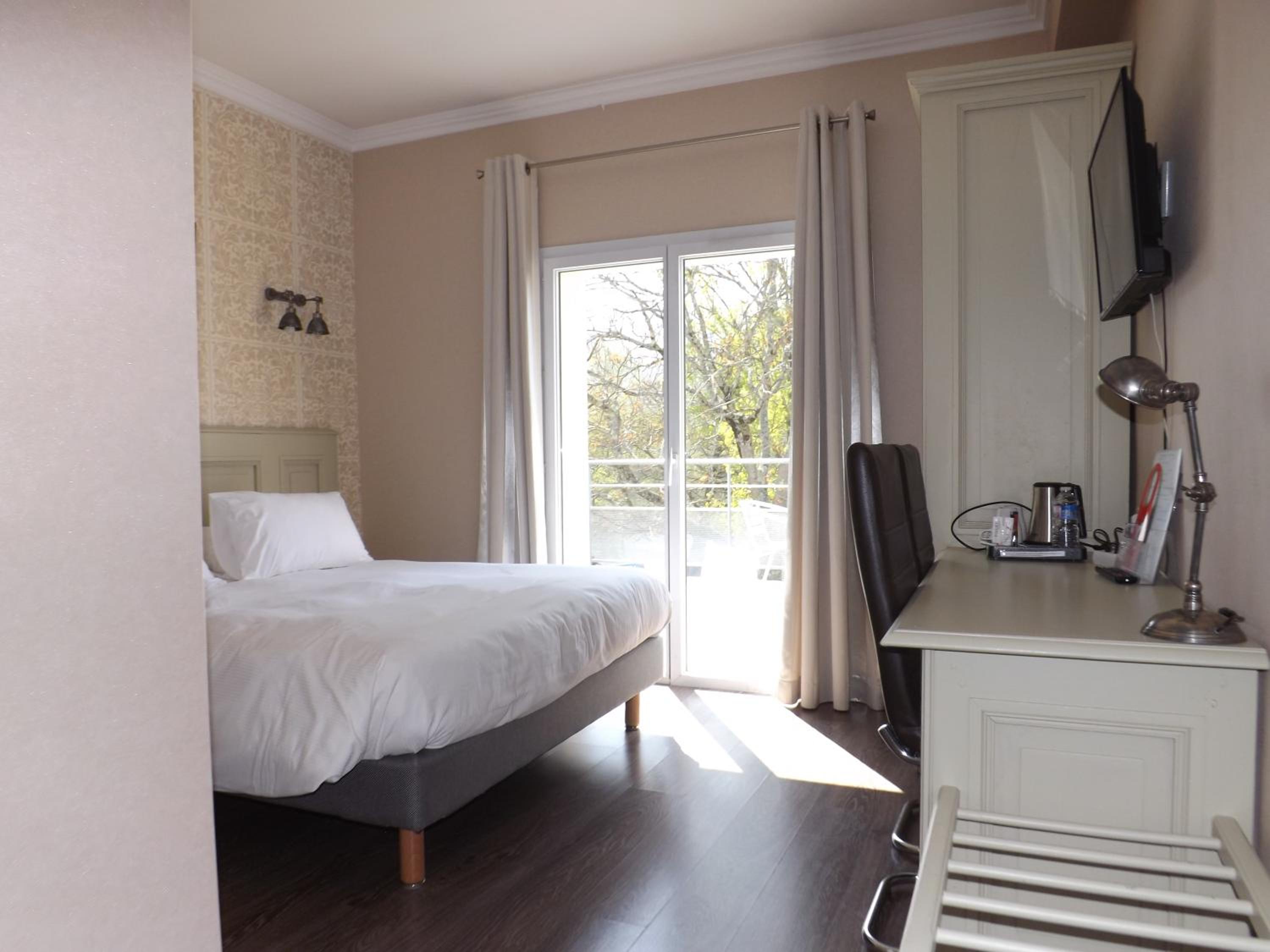 Double Room - Photo 10