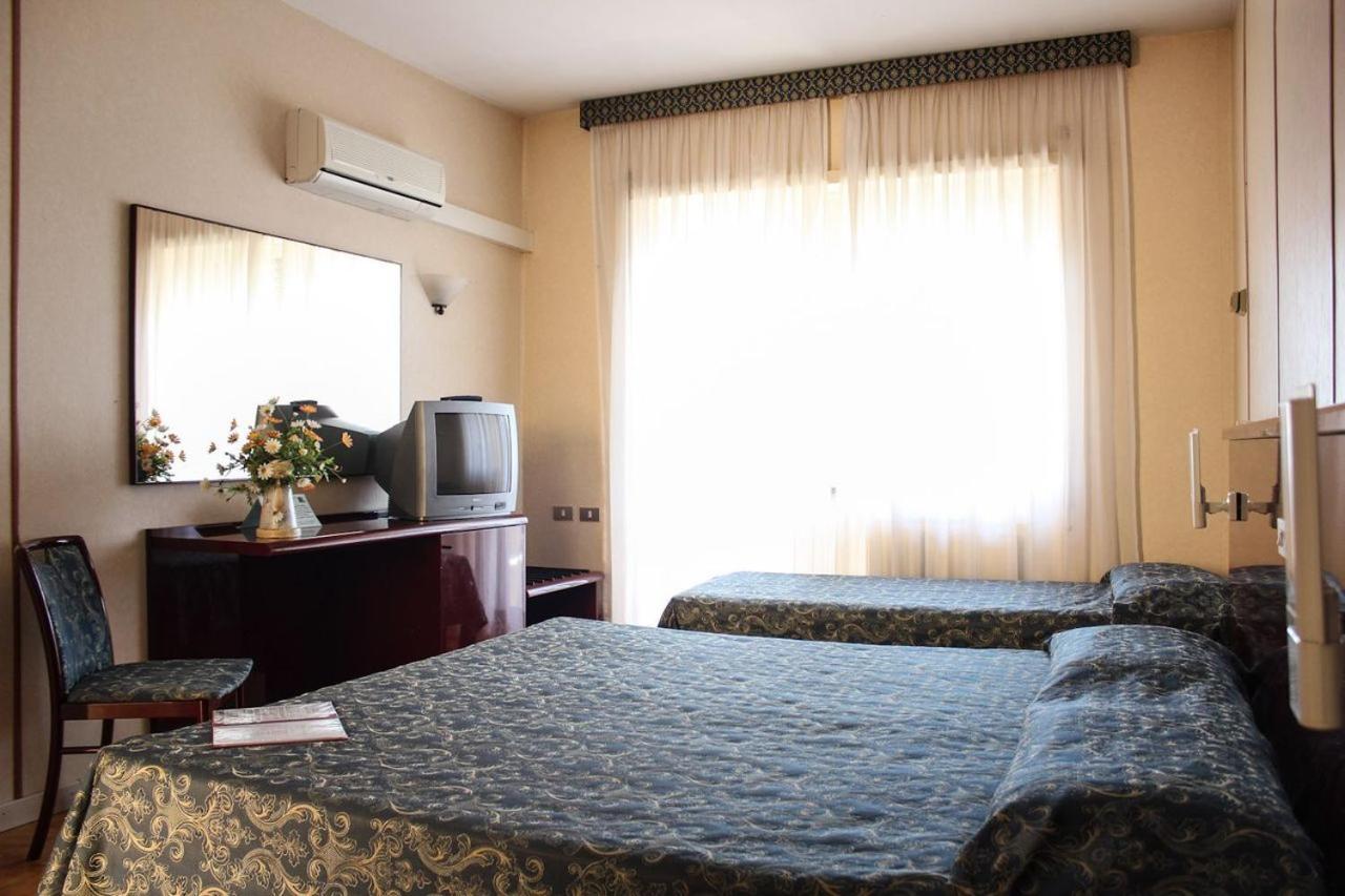 Double Or Twin Room photo 3