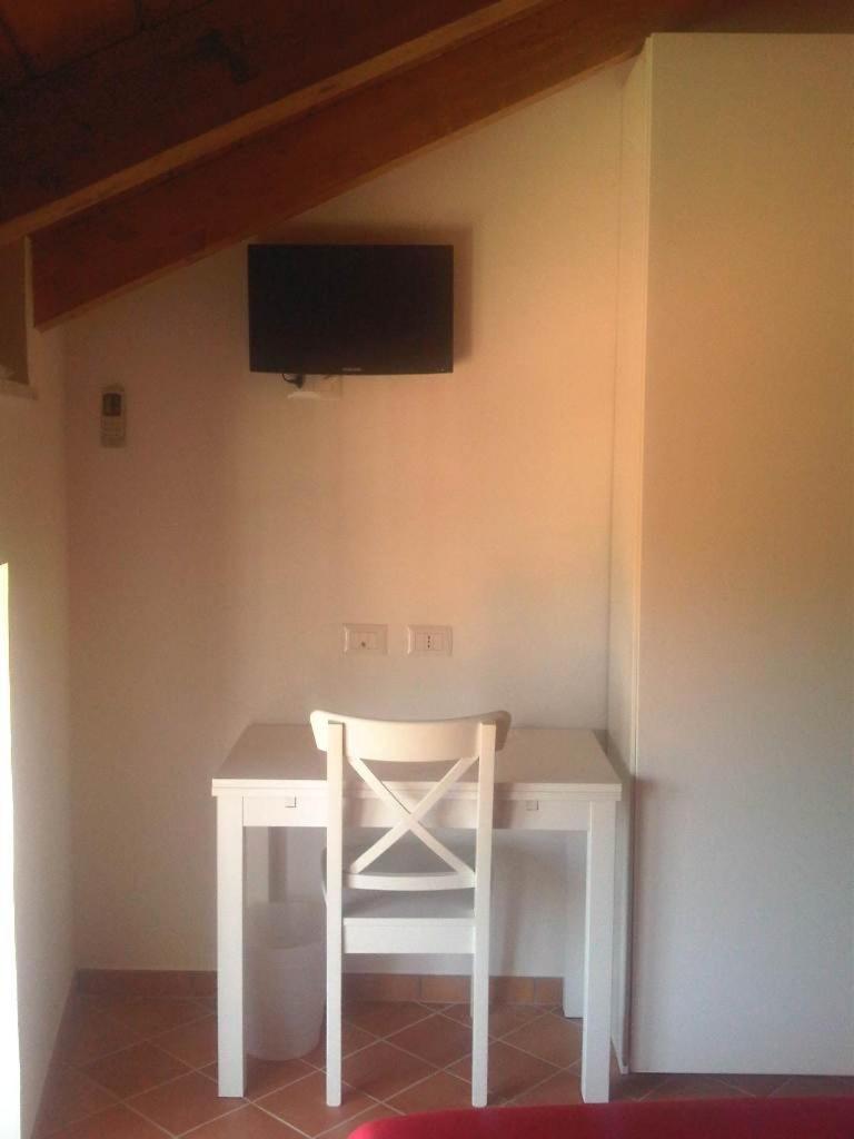 Double or Twin Room with Sea View - Photo 7