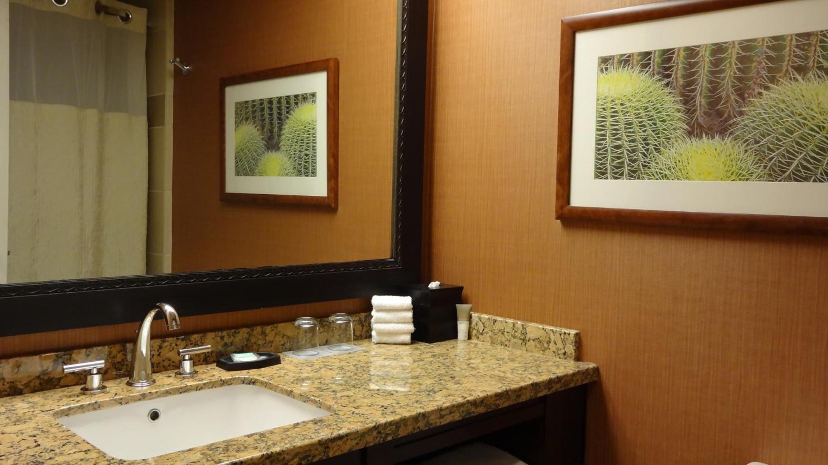 Corner King Room - Photo 5