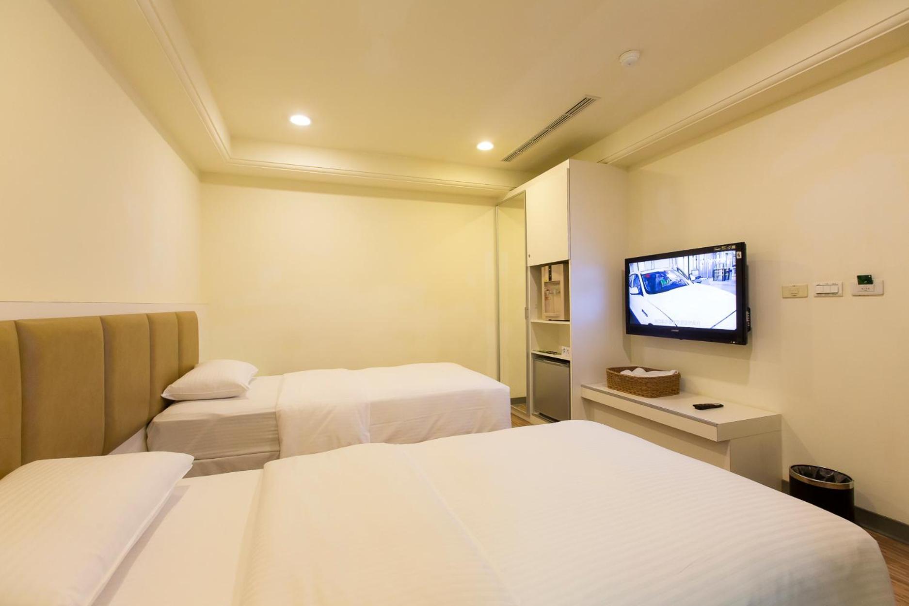 Business Twin Room - Photo 10