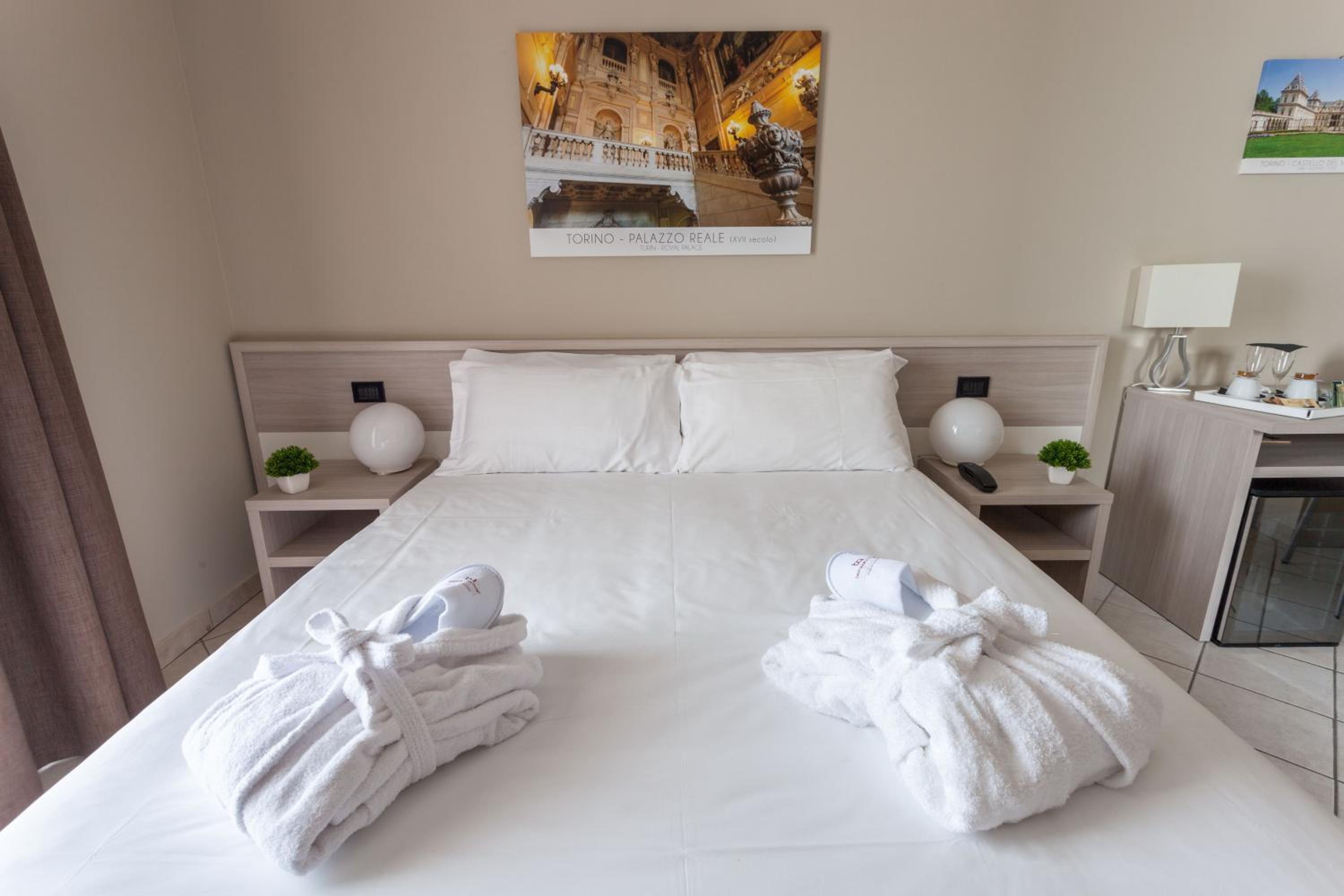Double Room - Photo 5