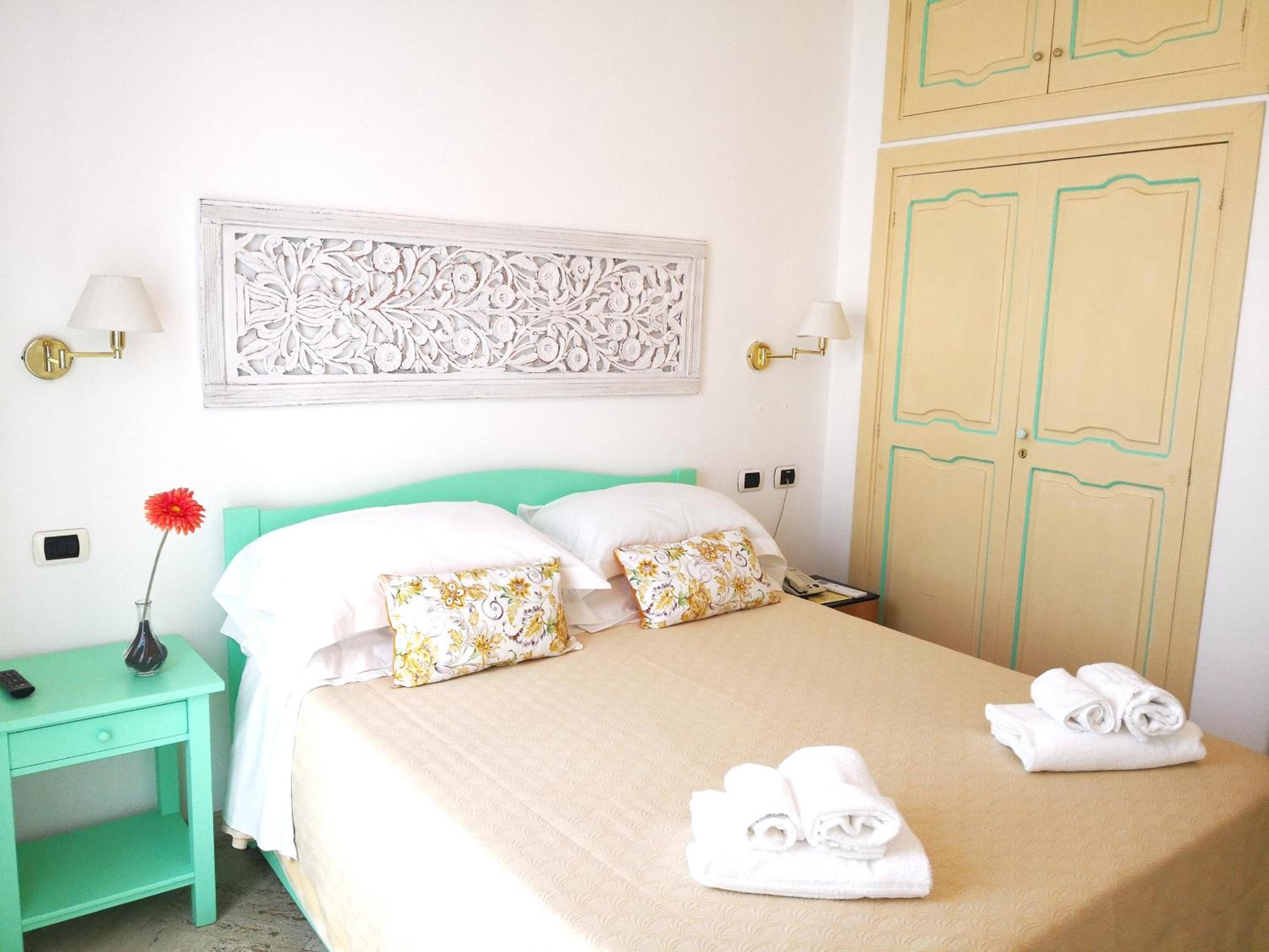 Standard Double Room - Photo 7