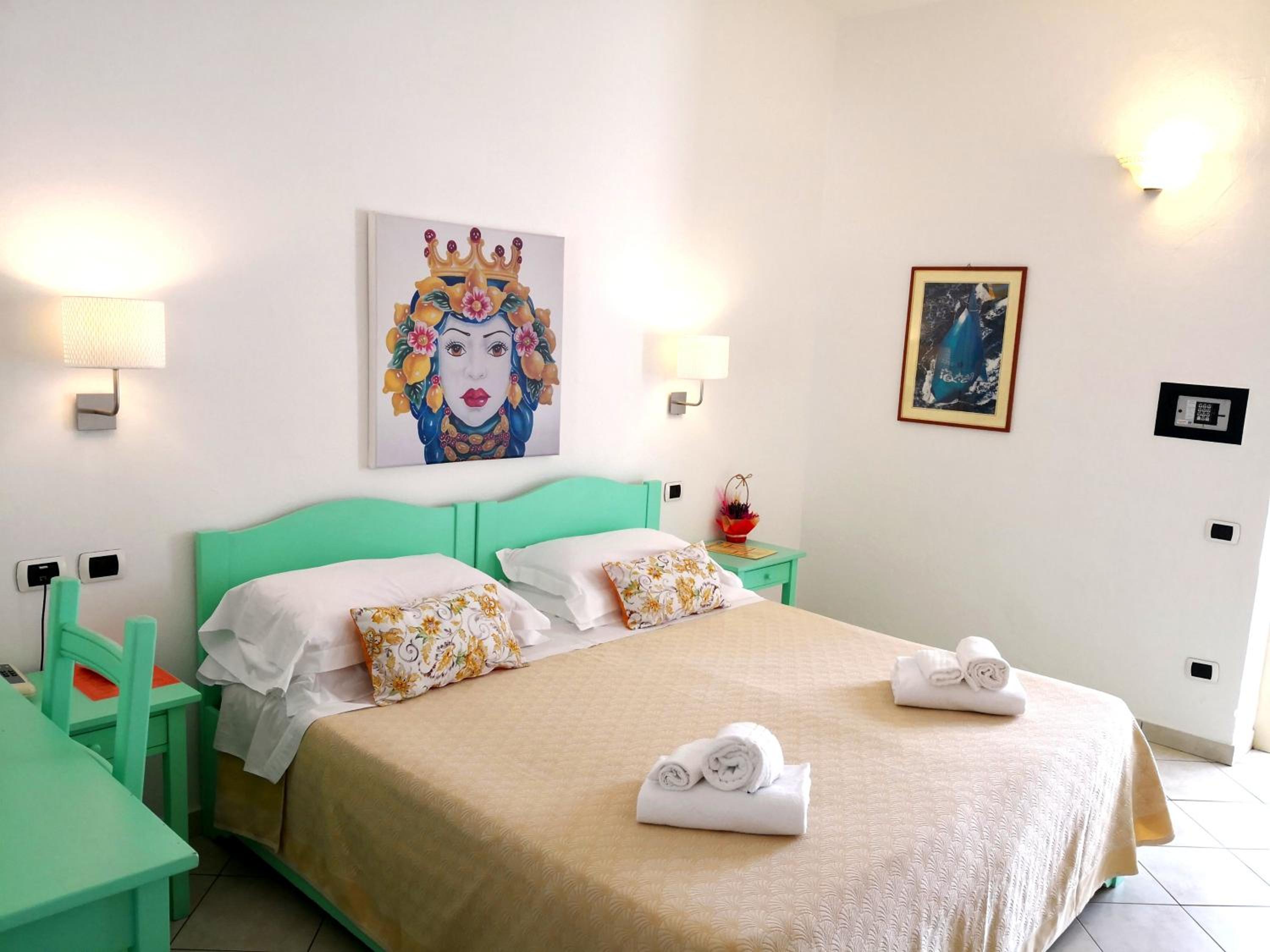 Standard Double Room - Photo 2