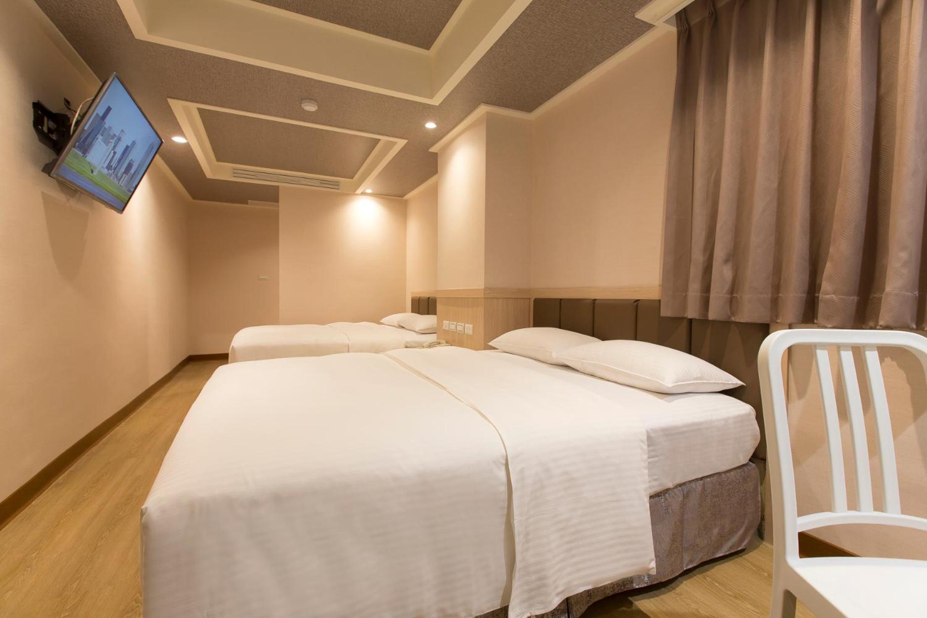 Business Quadruple Room - Photo 12