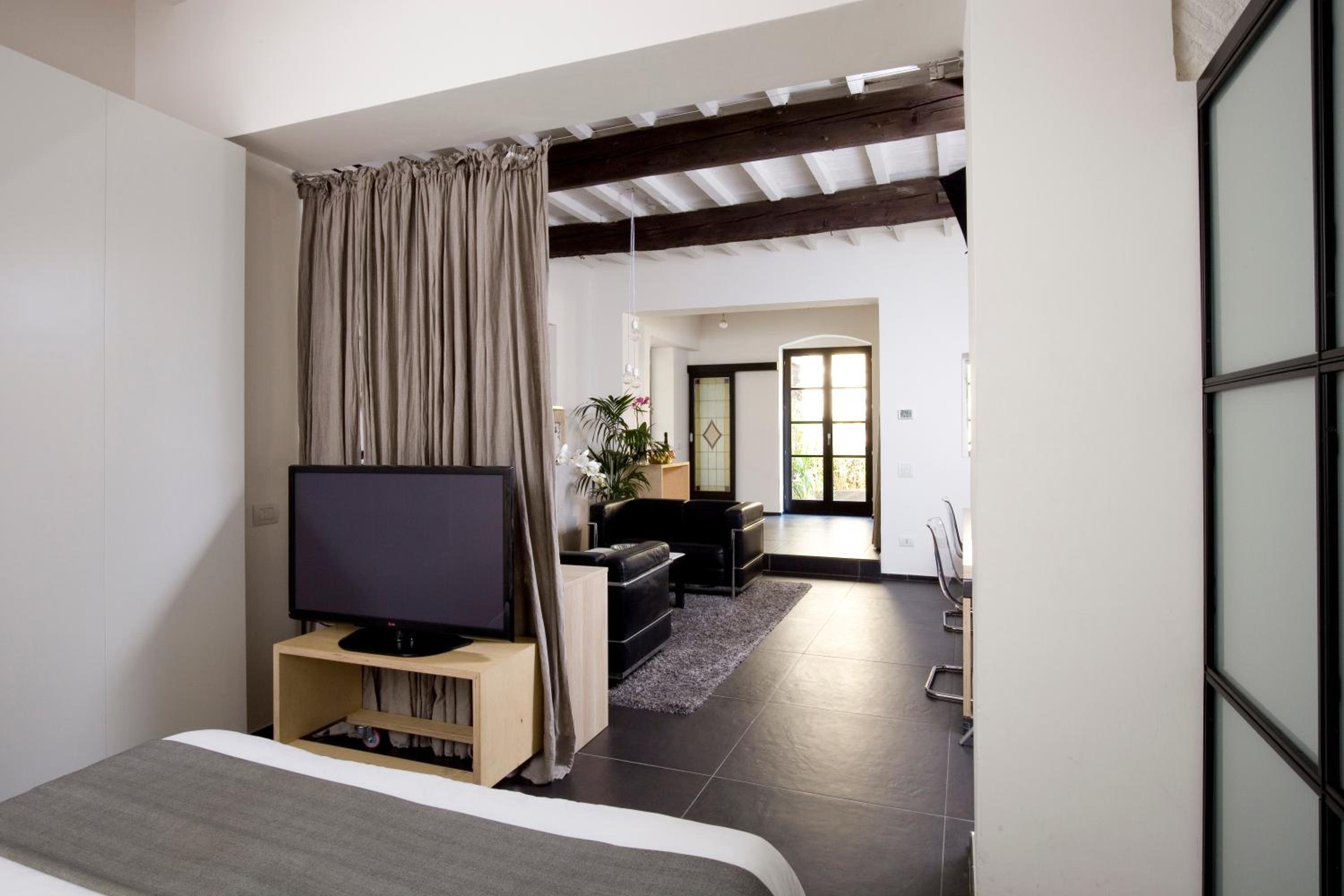 Superior One-Bedroom Apartment