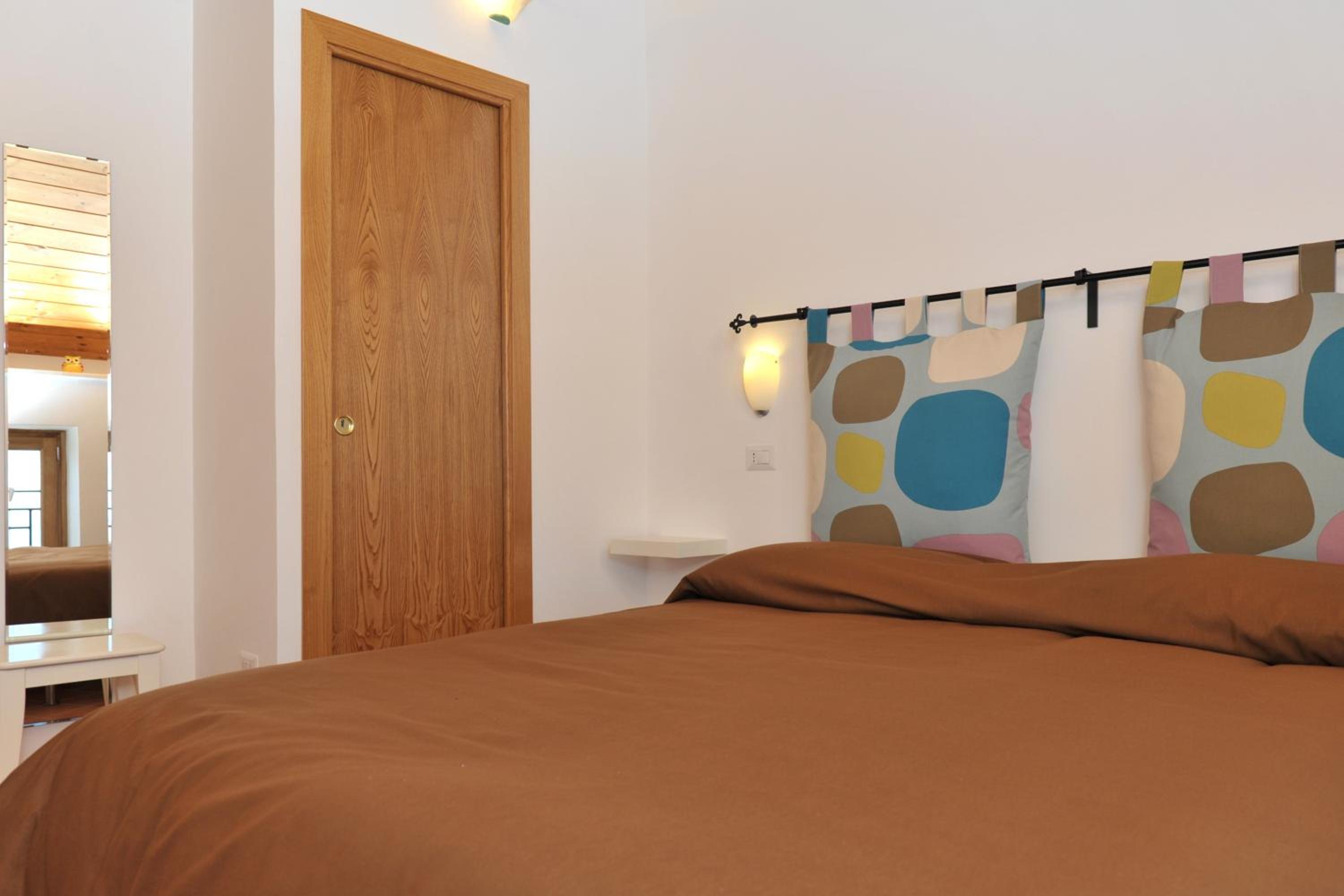 Double or Twin Room with Sea View - Photo 9