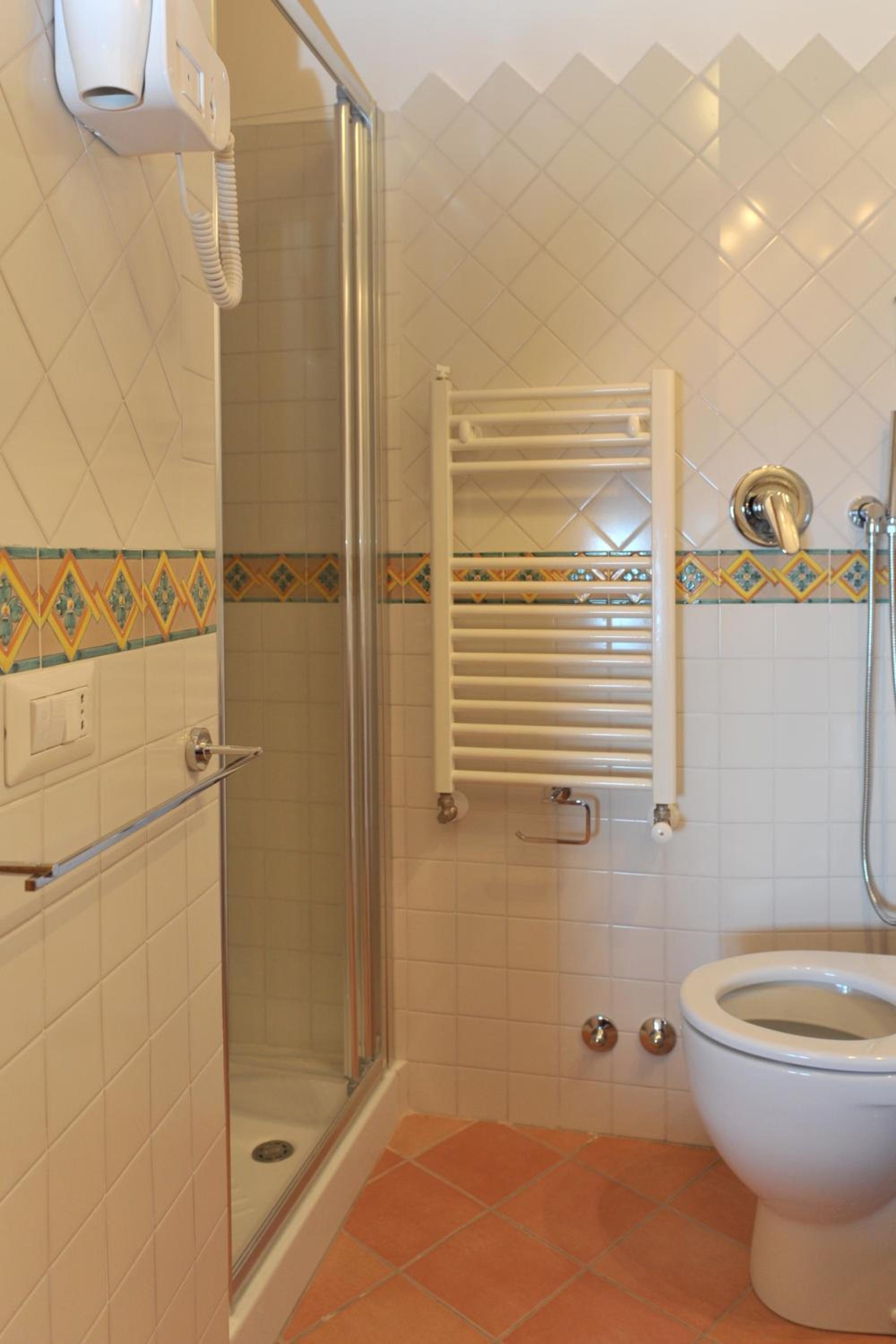 Double or Twin Room with Sea View - Photo 5
