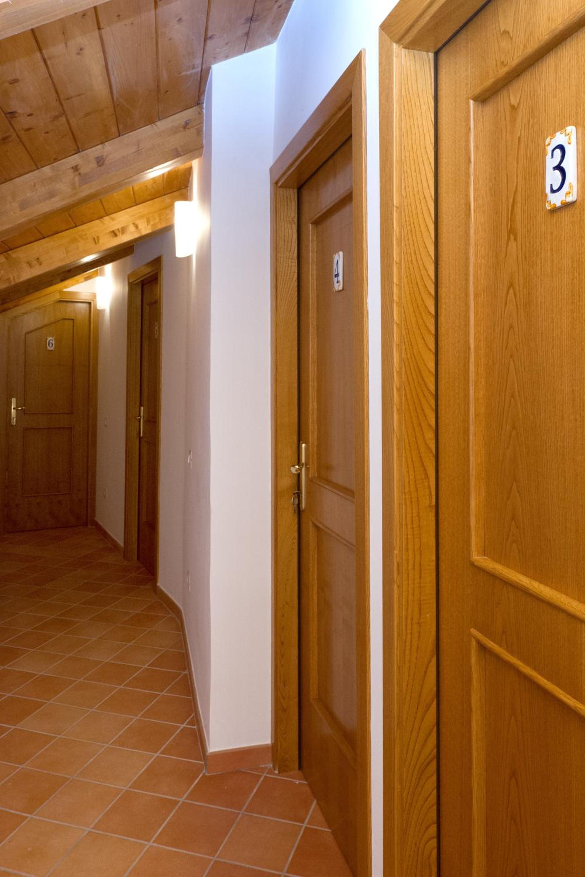 Double or Twin Room with Sea View - Photo 15