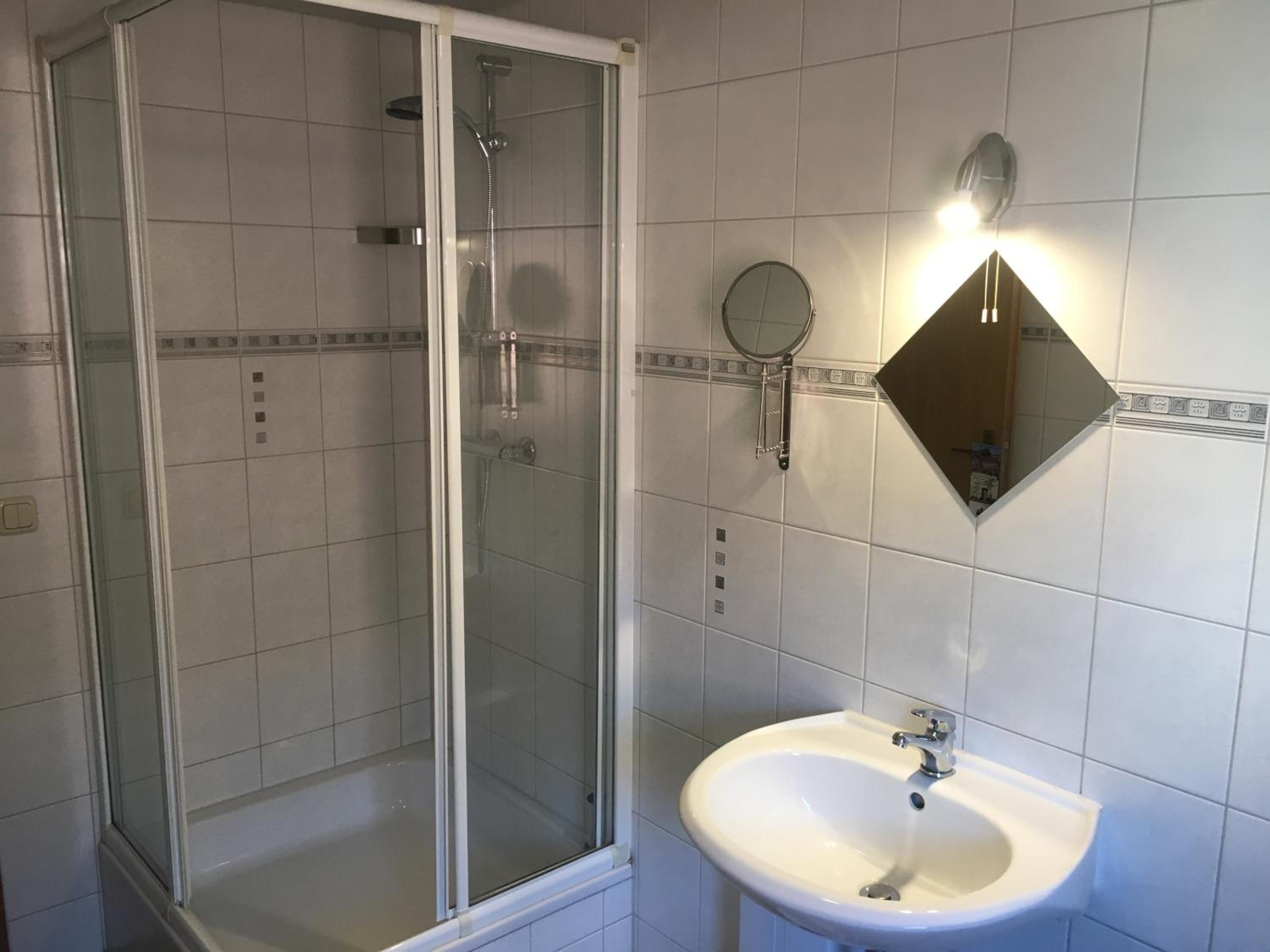 Apartment With Shared Bathroom photo 2