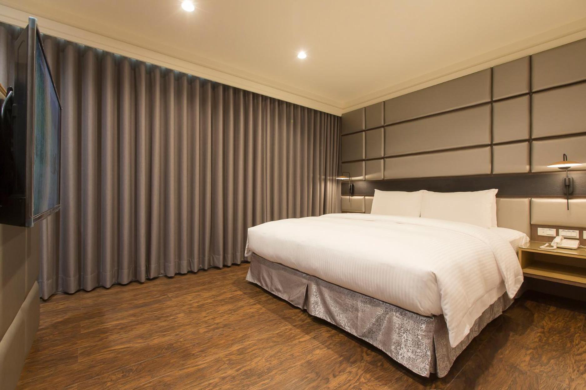Queen Room with Spa Bath