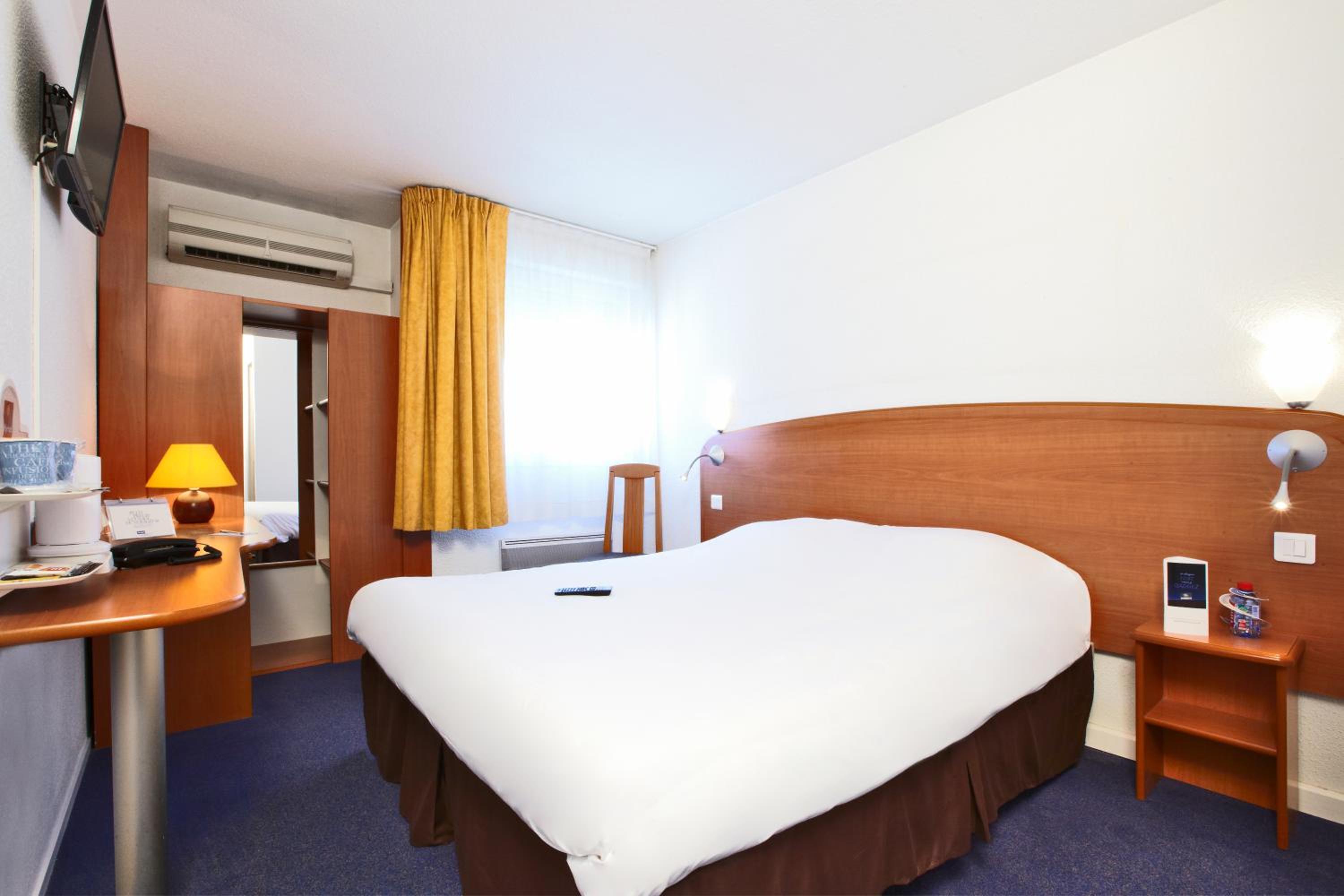 Double Room with One Double Bed photo 3