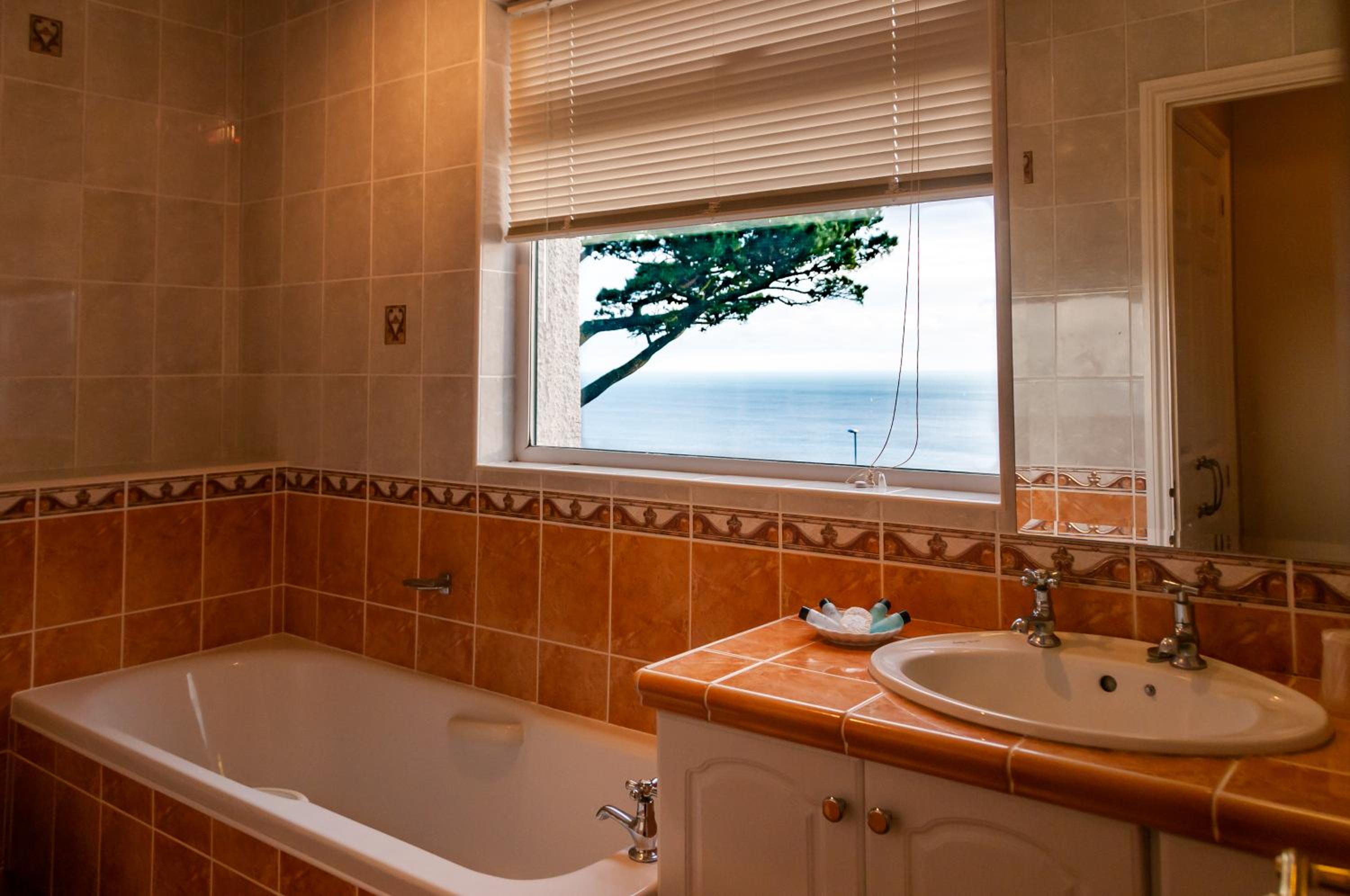 Twin Room with Sea View photo 3