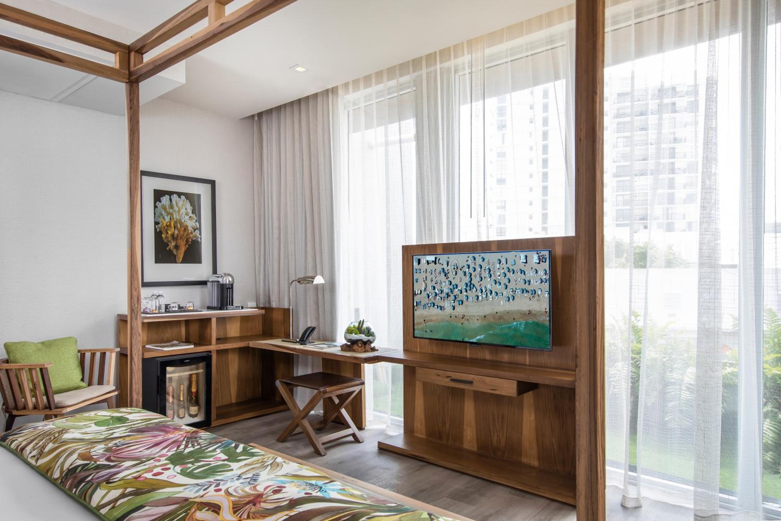 King Room with Balcony - Photo 6