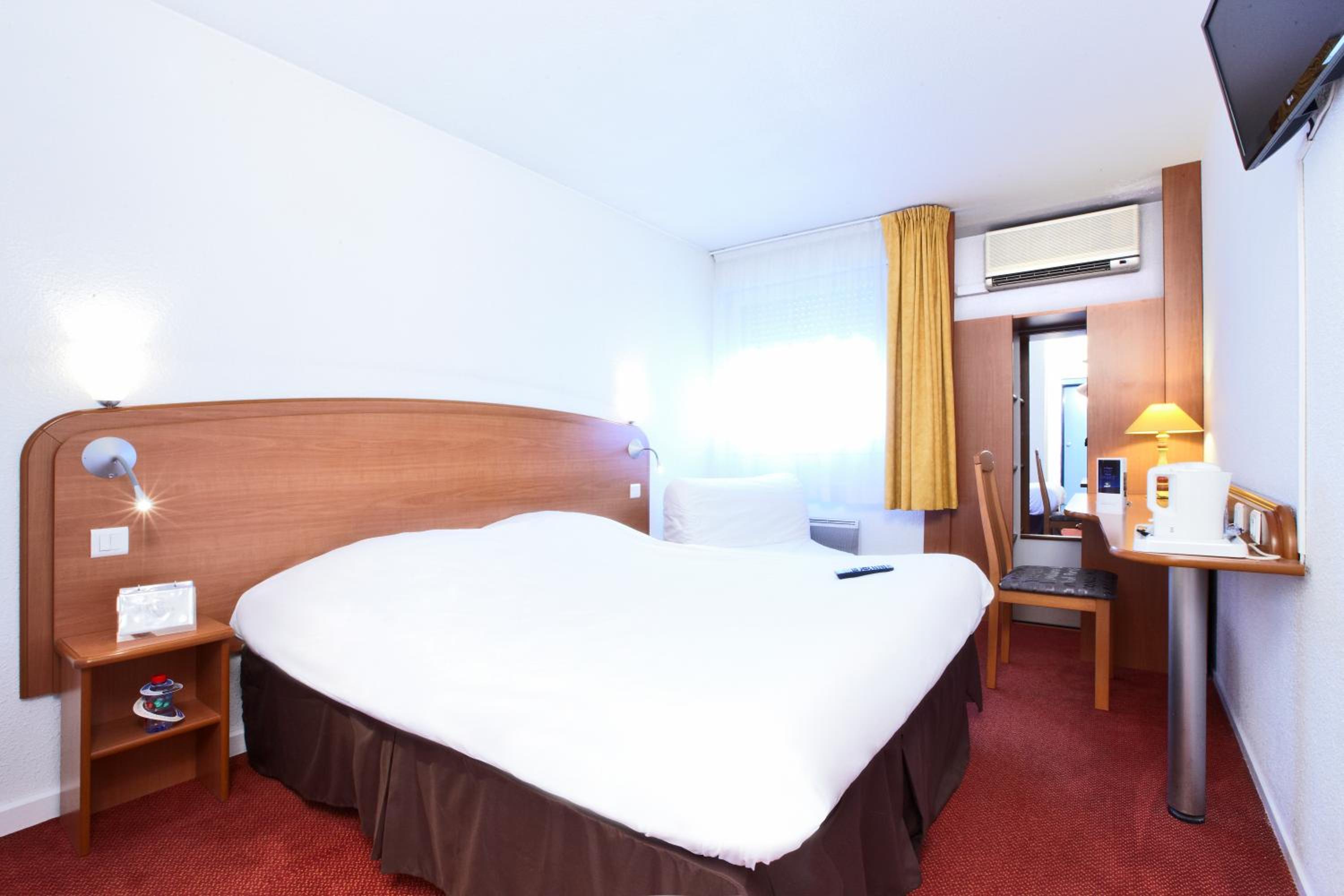 Double Room with One Double Bed photo 3