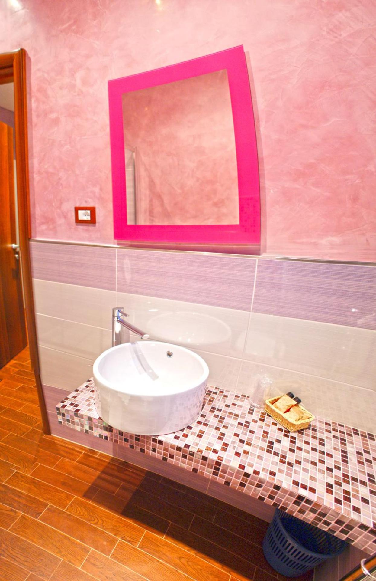 Double Room - Photo 10
