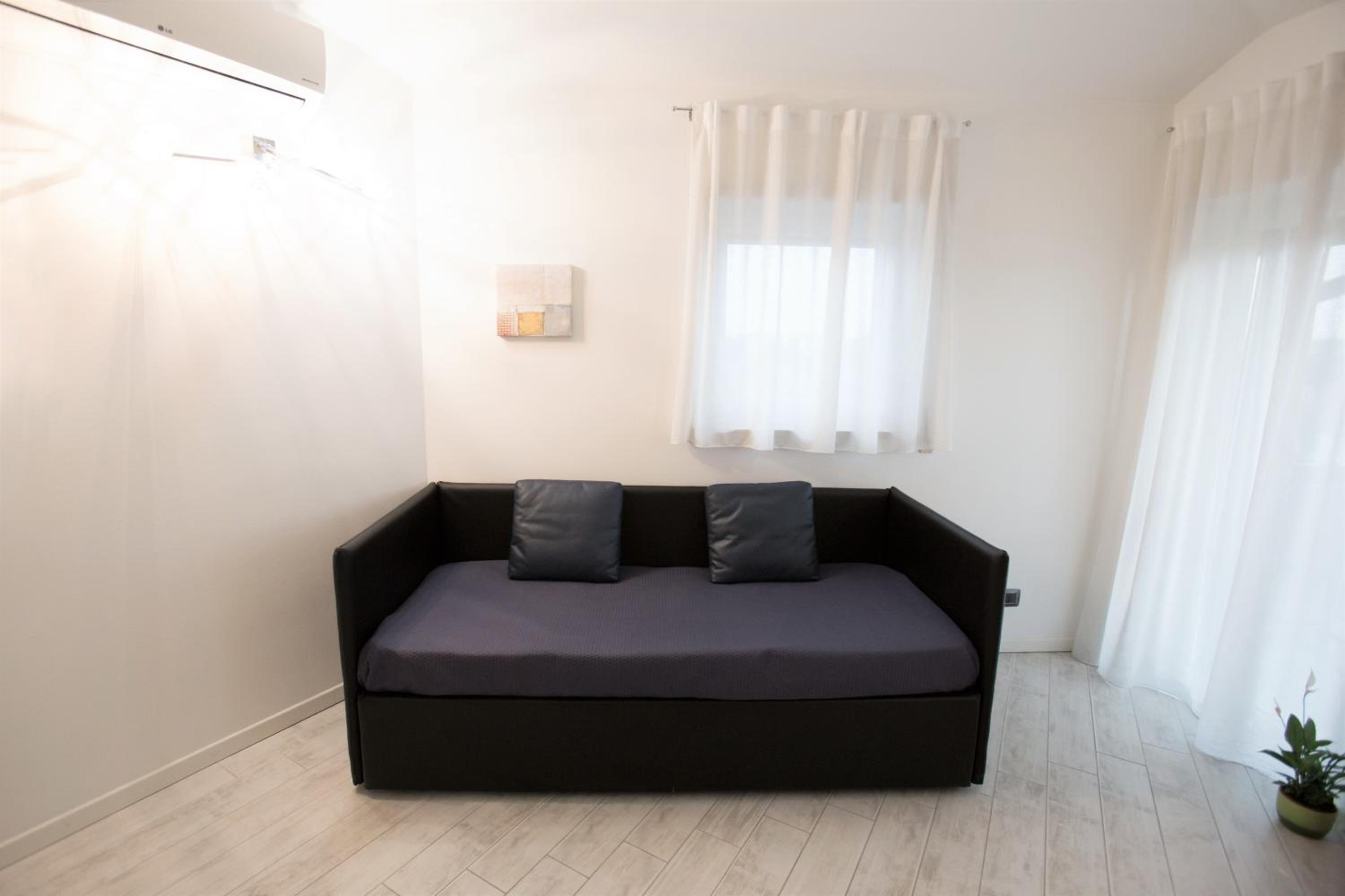 One-Bedroom Apartment - Photo 19