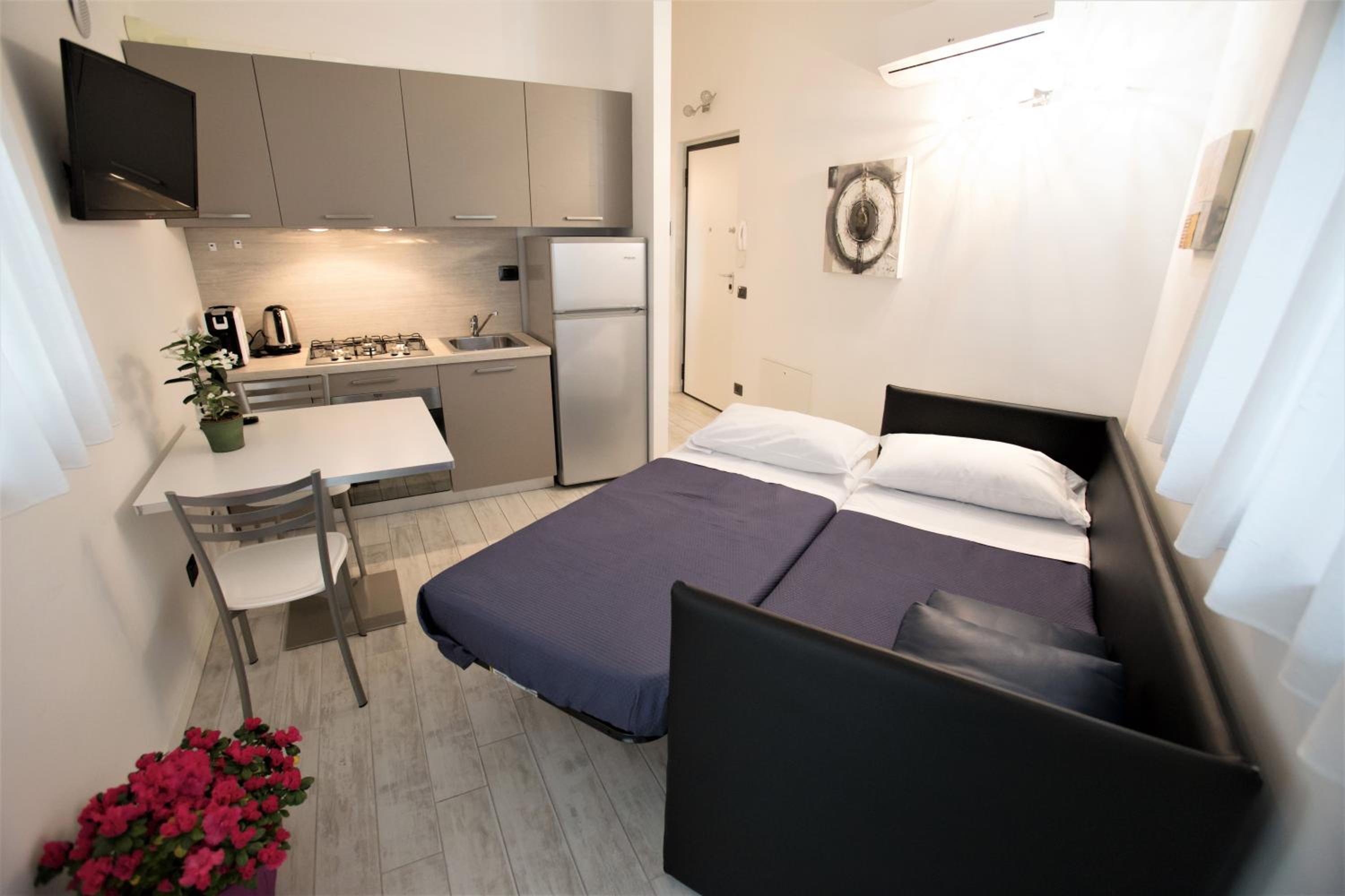 One-Bedroom Apartment - Photo 3