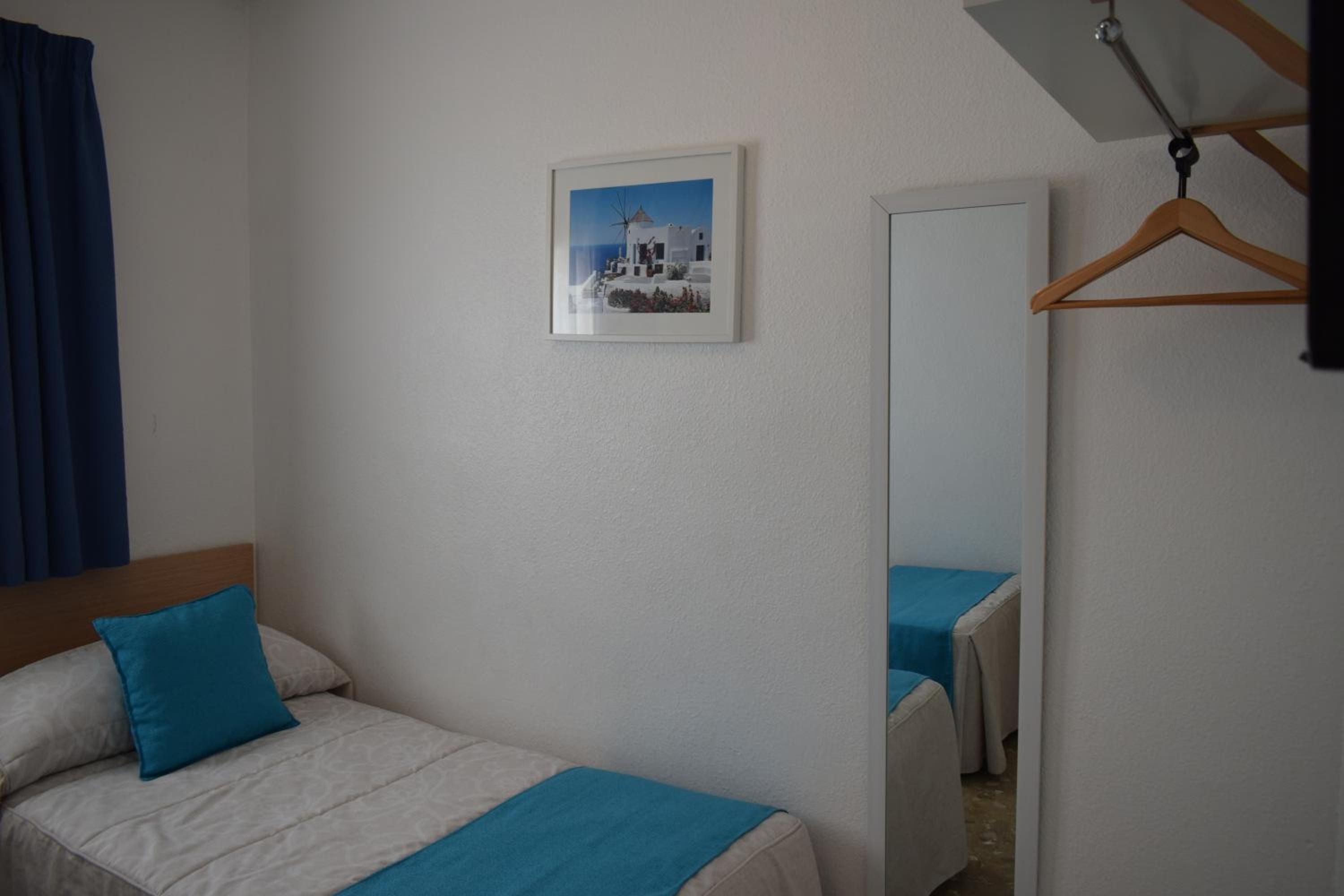 Family Room - Photo 4