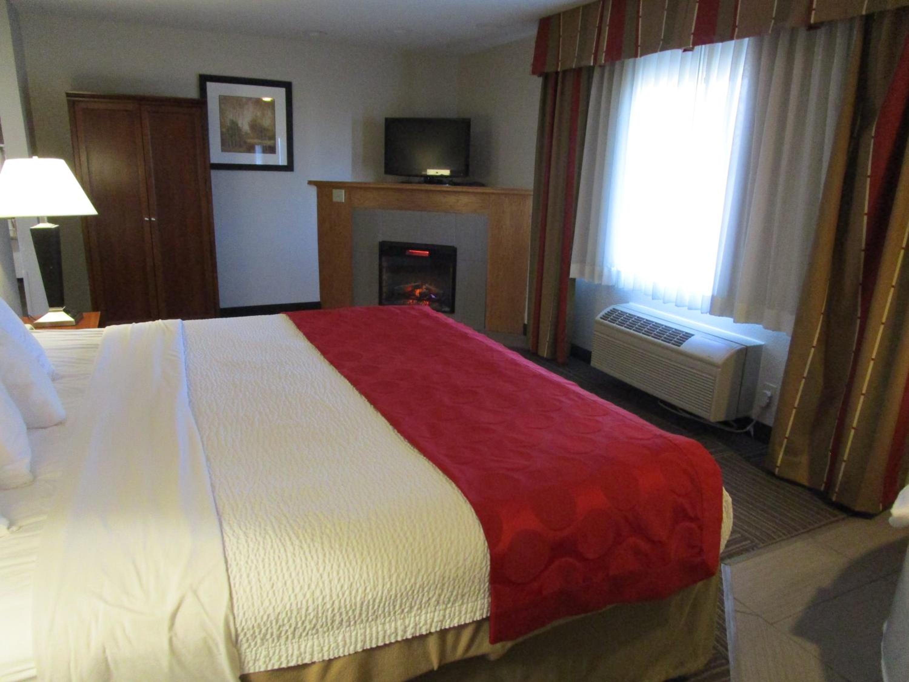 1 King Bed, One-Bedroom Suite, Non-Smoking - Photo 7