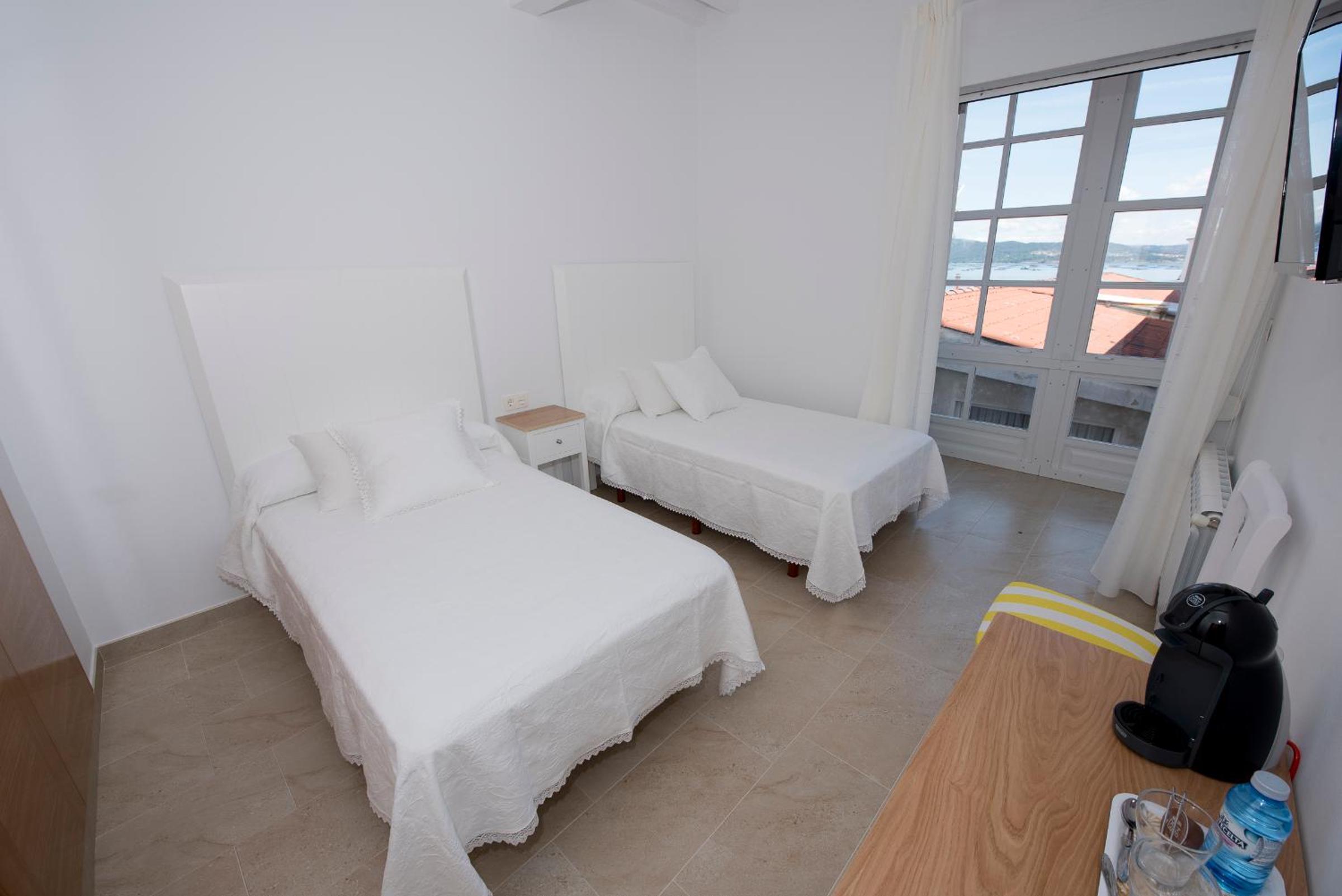 Twin Room - Photo 6