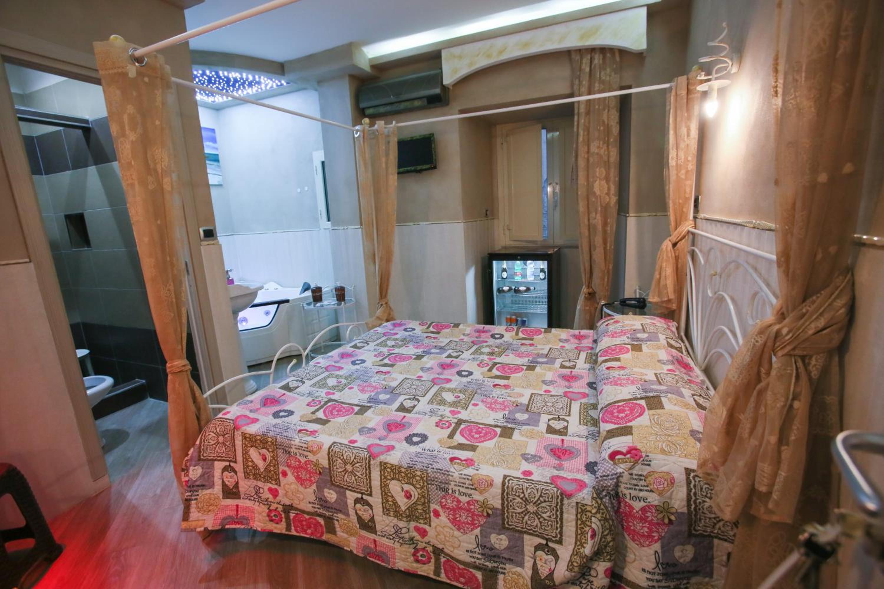 Queen Room with Spa Bath