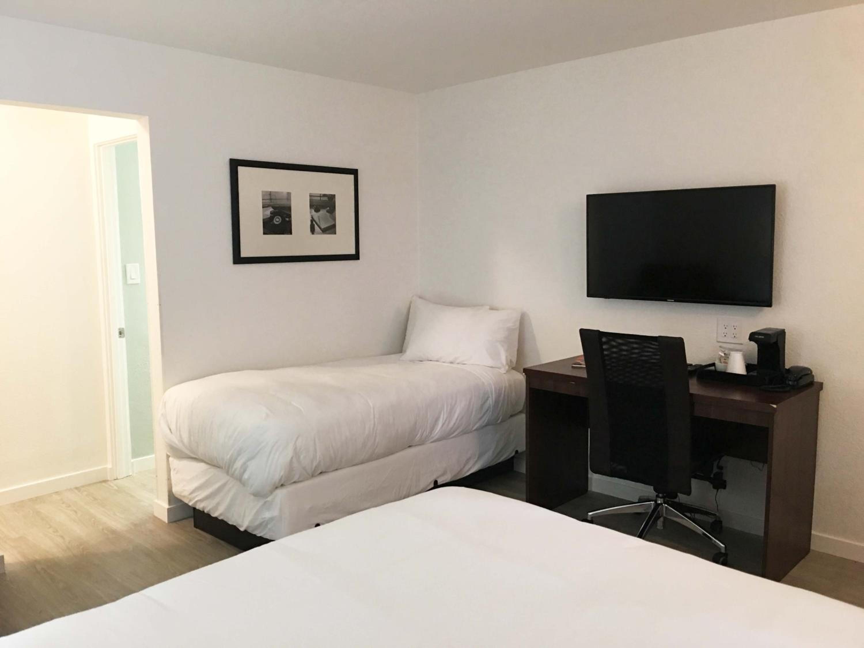 Standard Triple Room - Photo 3