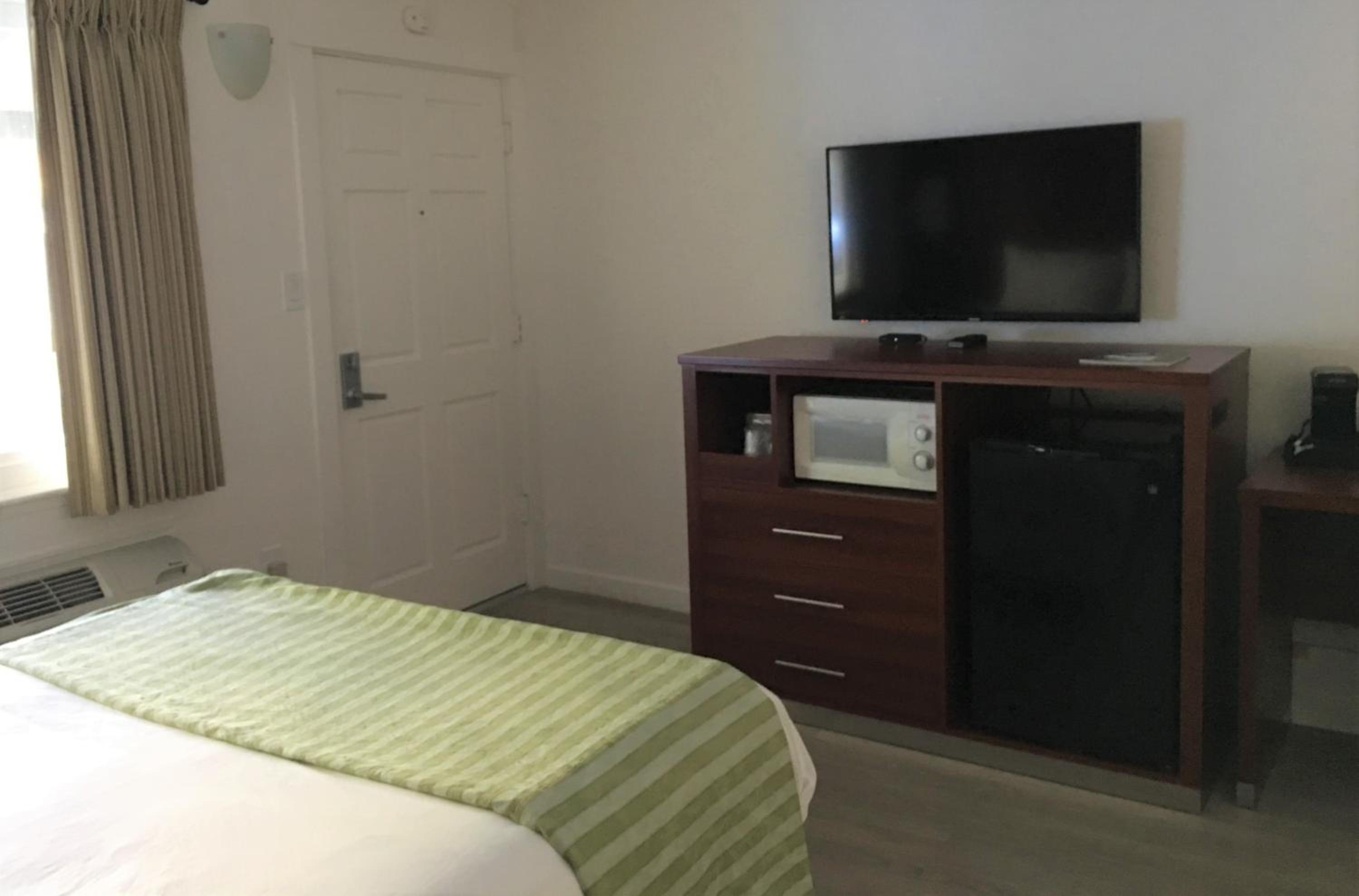 Queen Room - Photo 2
