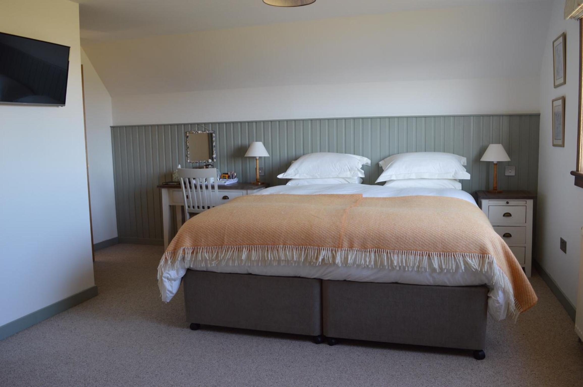 Deluxe Double or Twin Room with Sea View - Photo 1