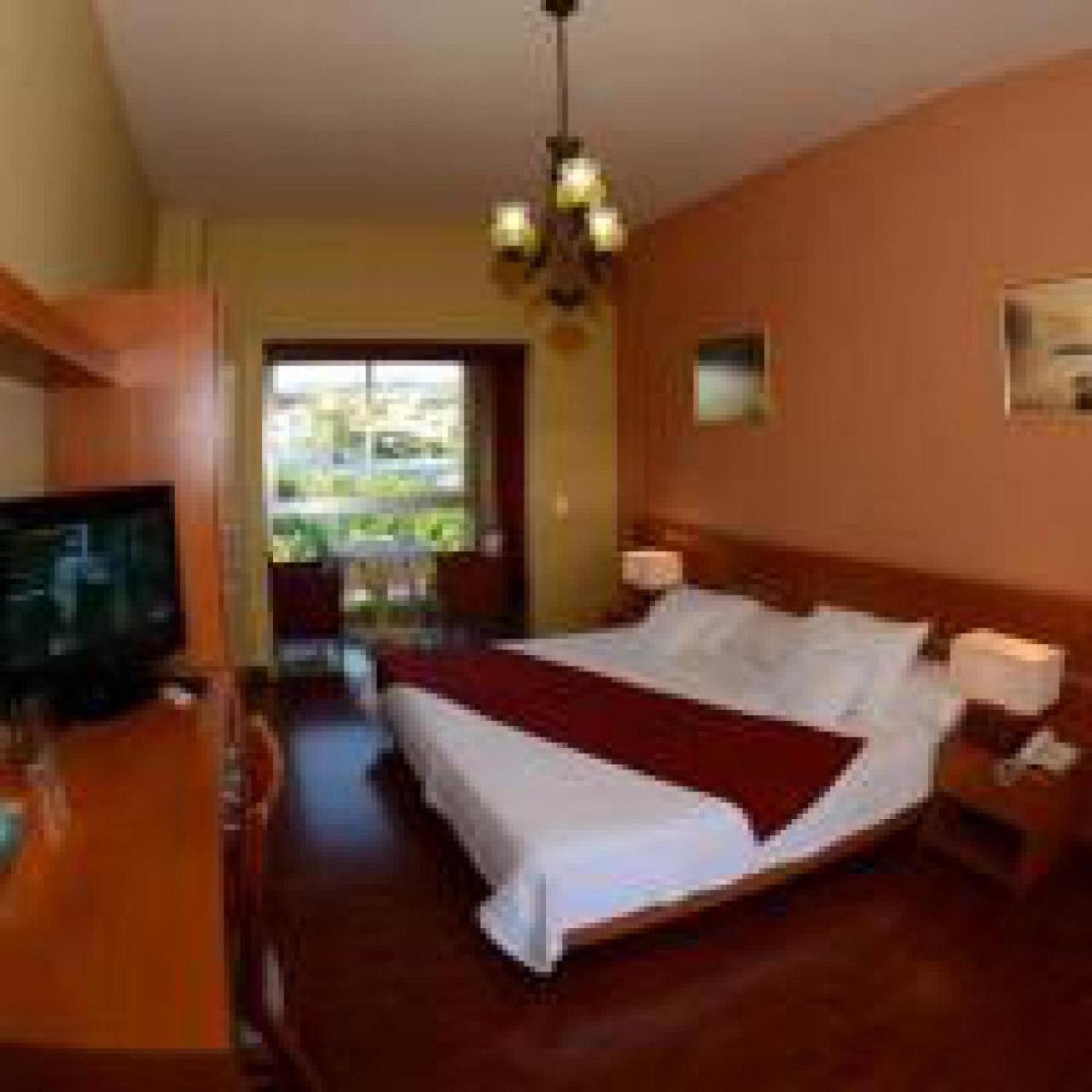 Deluxe Triple Room with Sea View