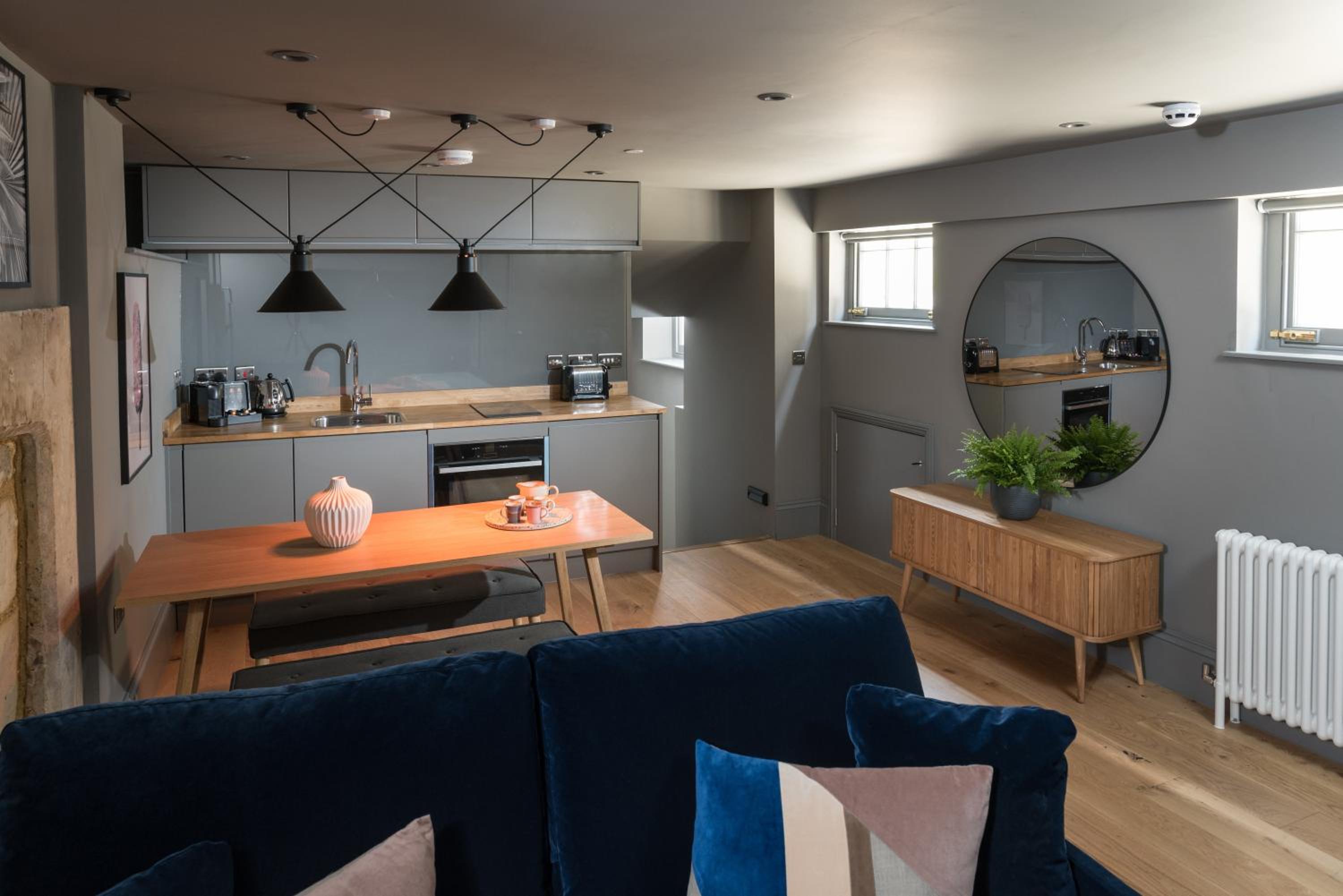 One-Bedroom Apartment - Photo 8