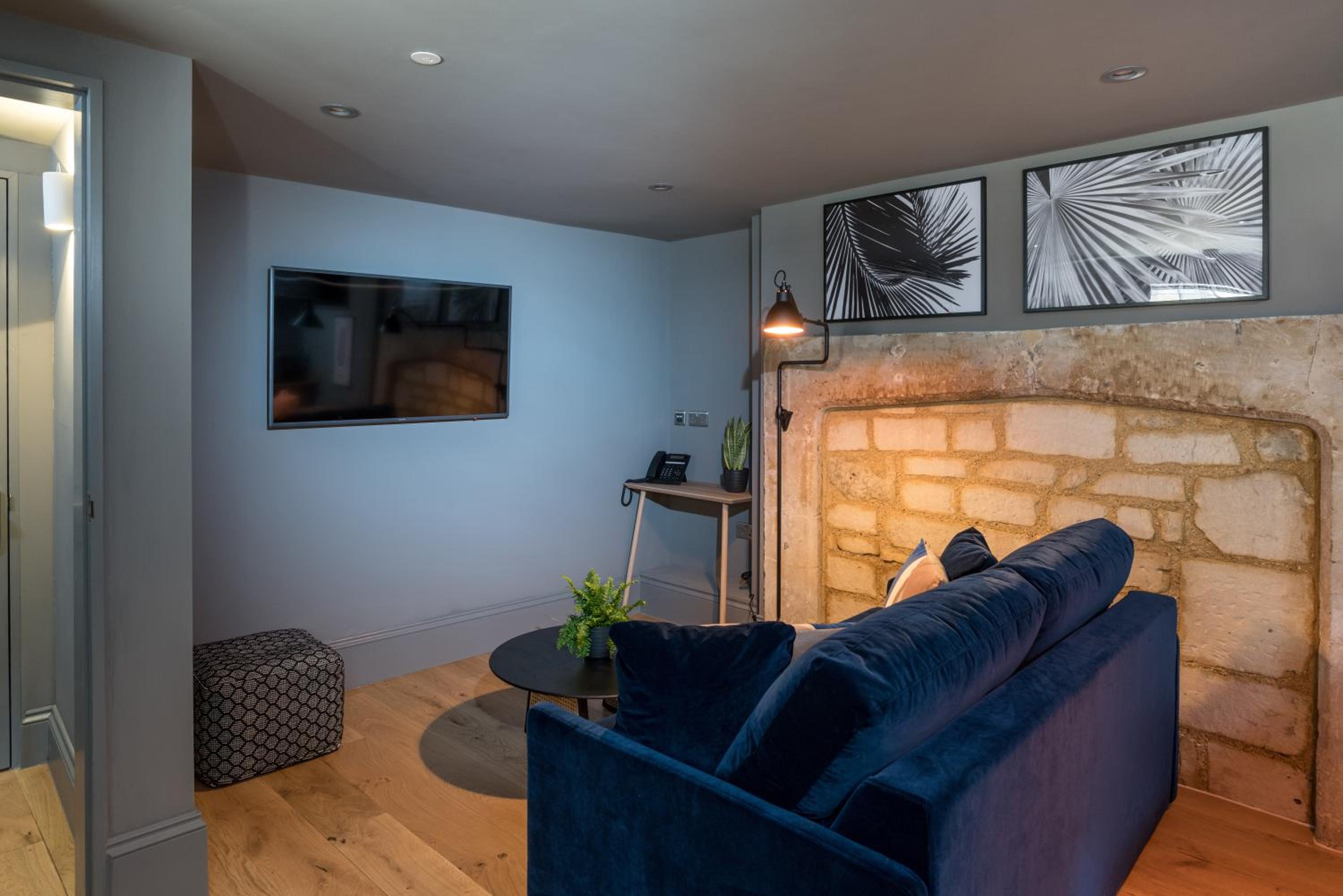 One-Bedroom Apartment - Photo 14
