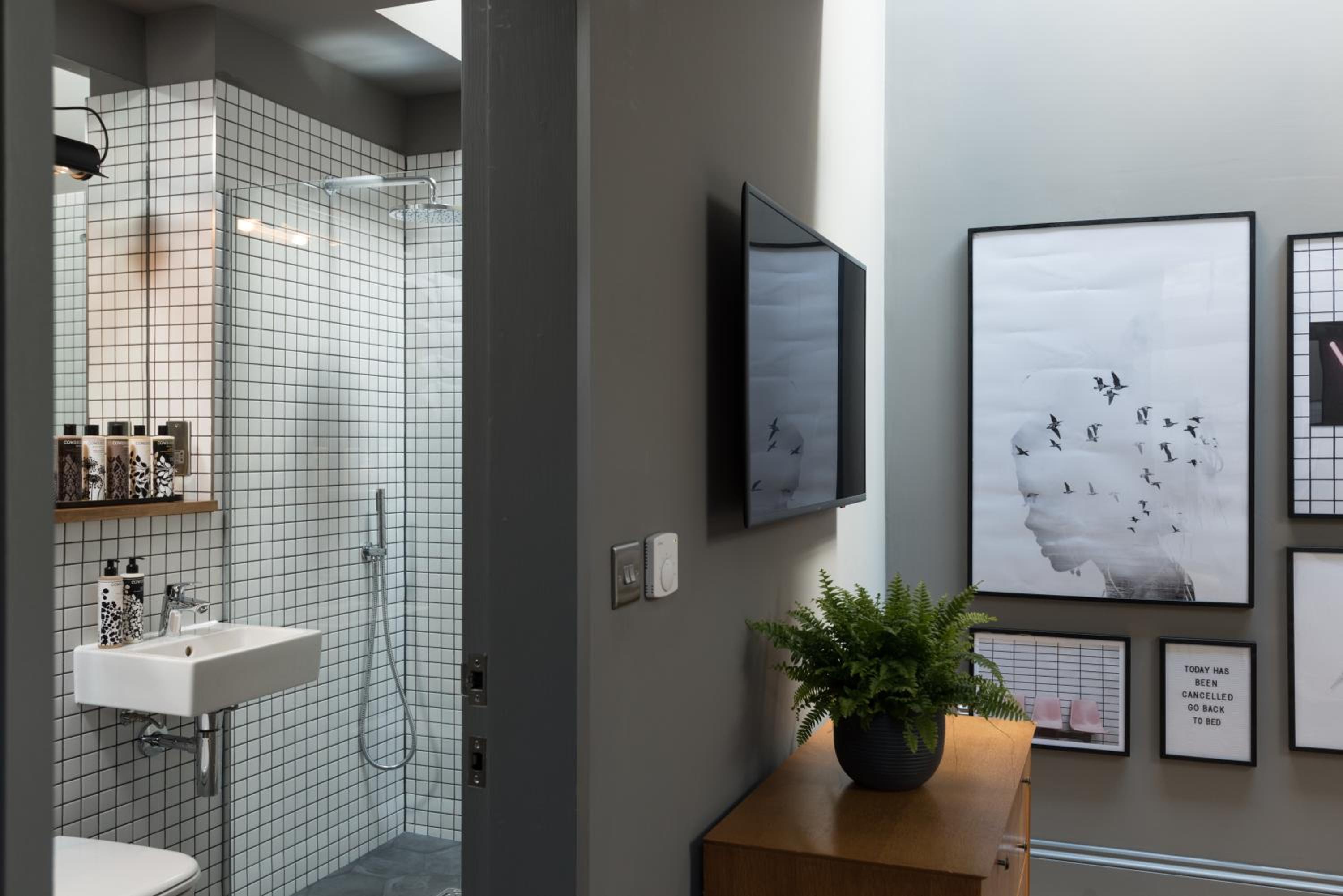 One-Bedroom Apartment - Photo 21