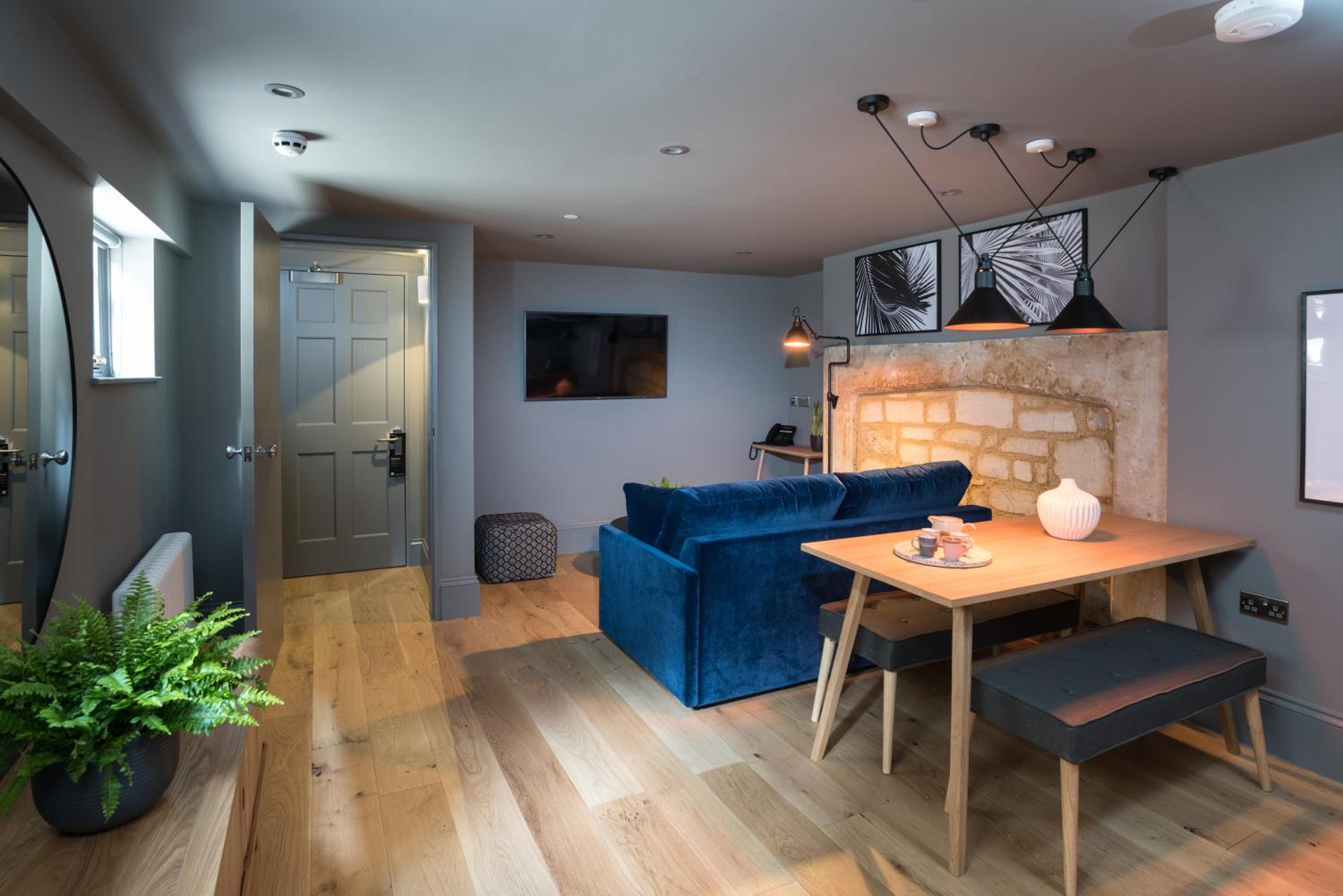 One-Bedroom Apartment - Photo 12