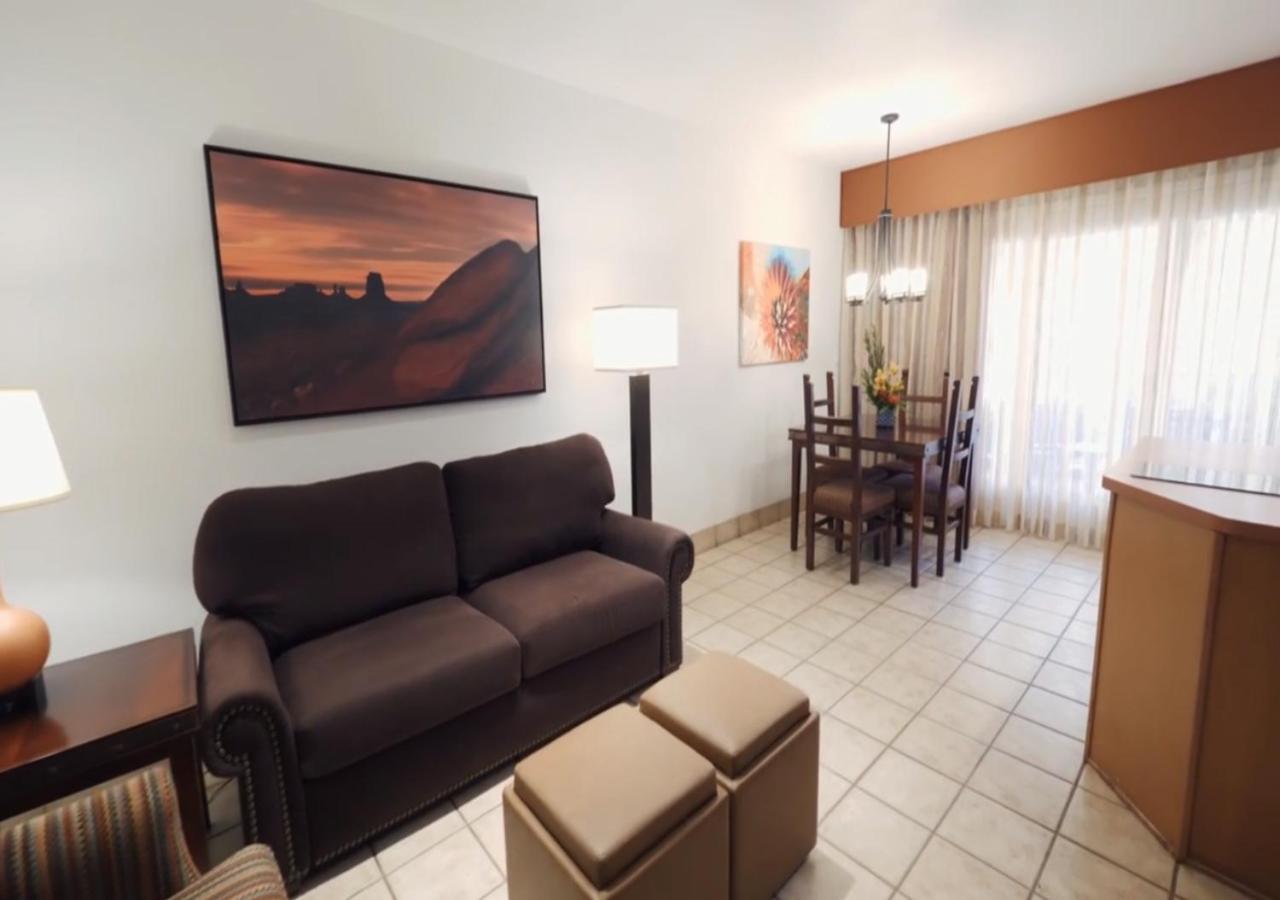 One-Bedroom Suite - Photo 2
