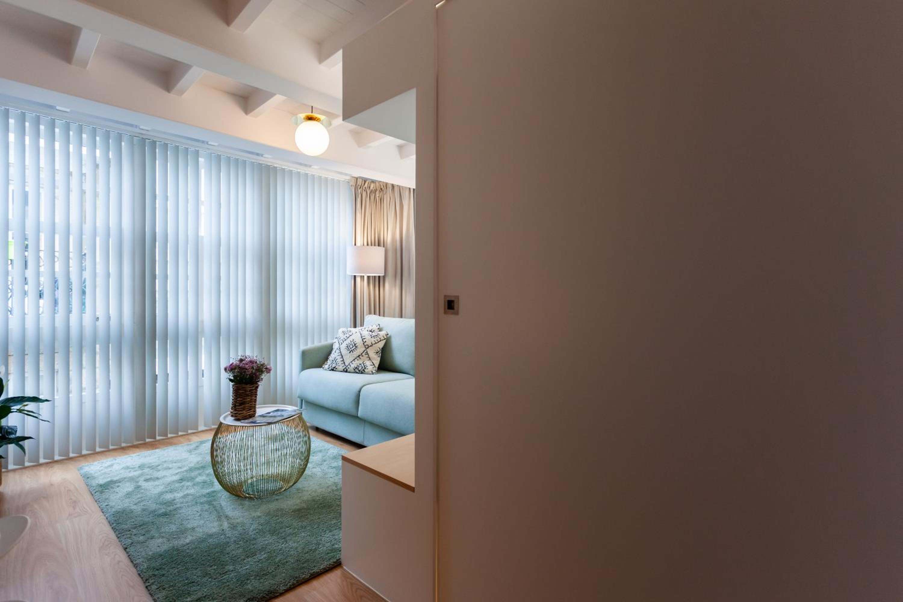 One-Bedroom Apartment photo 2