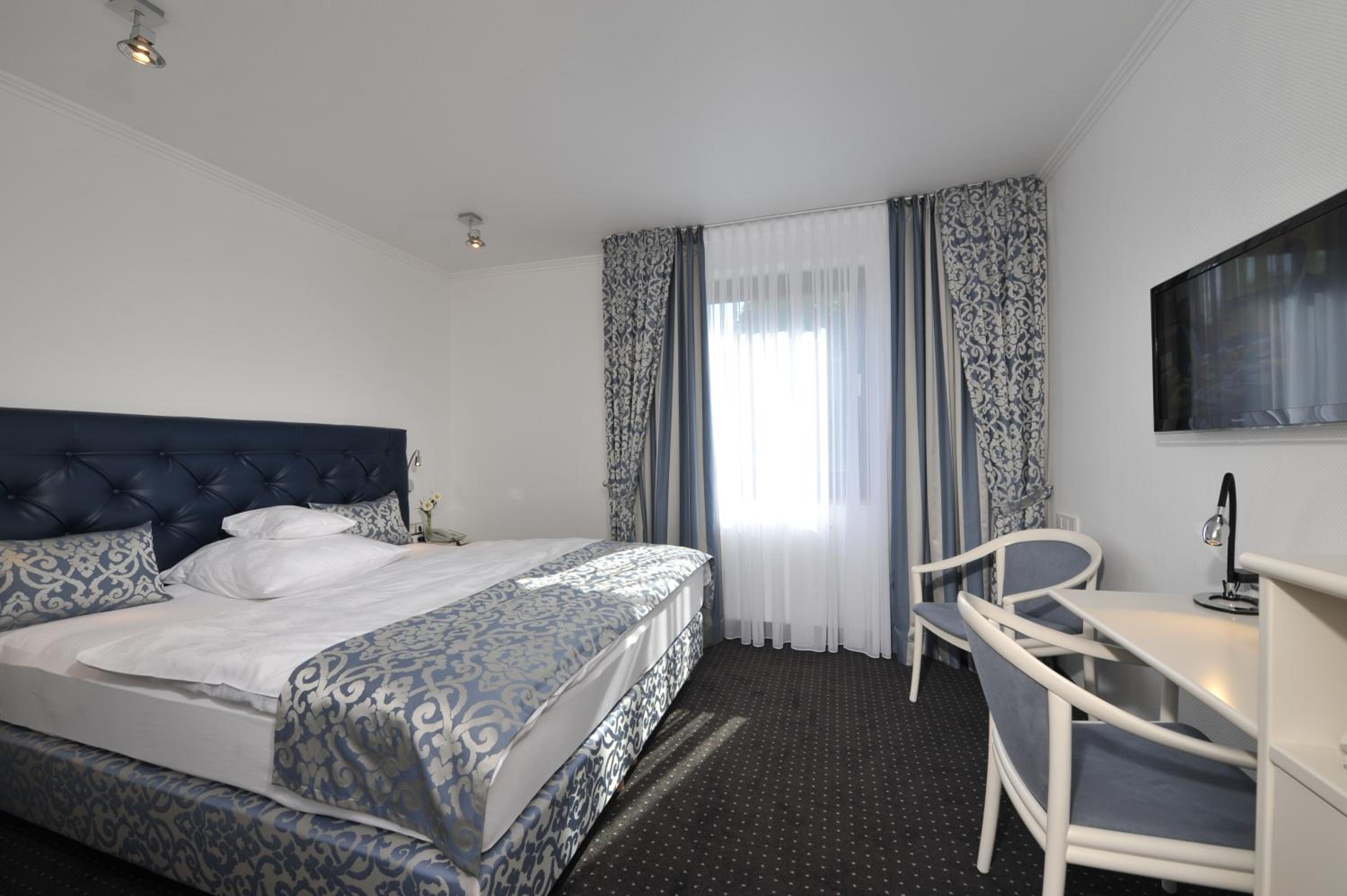 Double or Twin Room - Photo 2