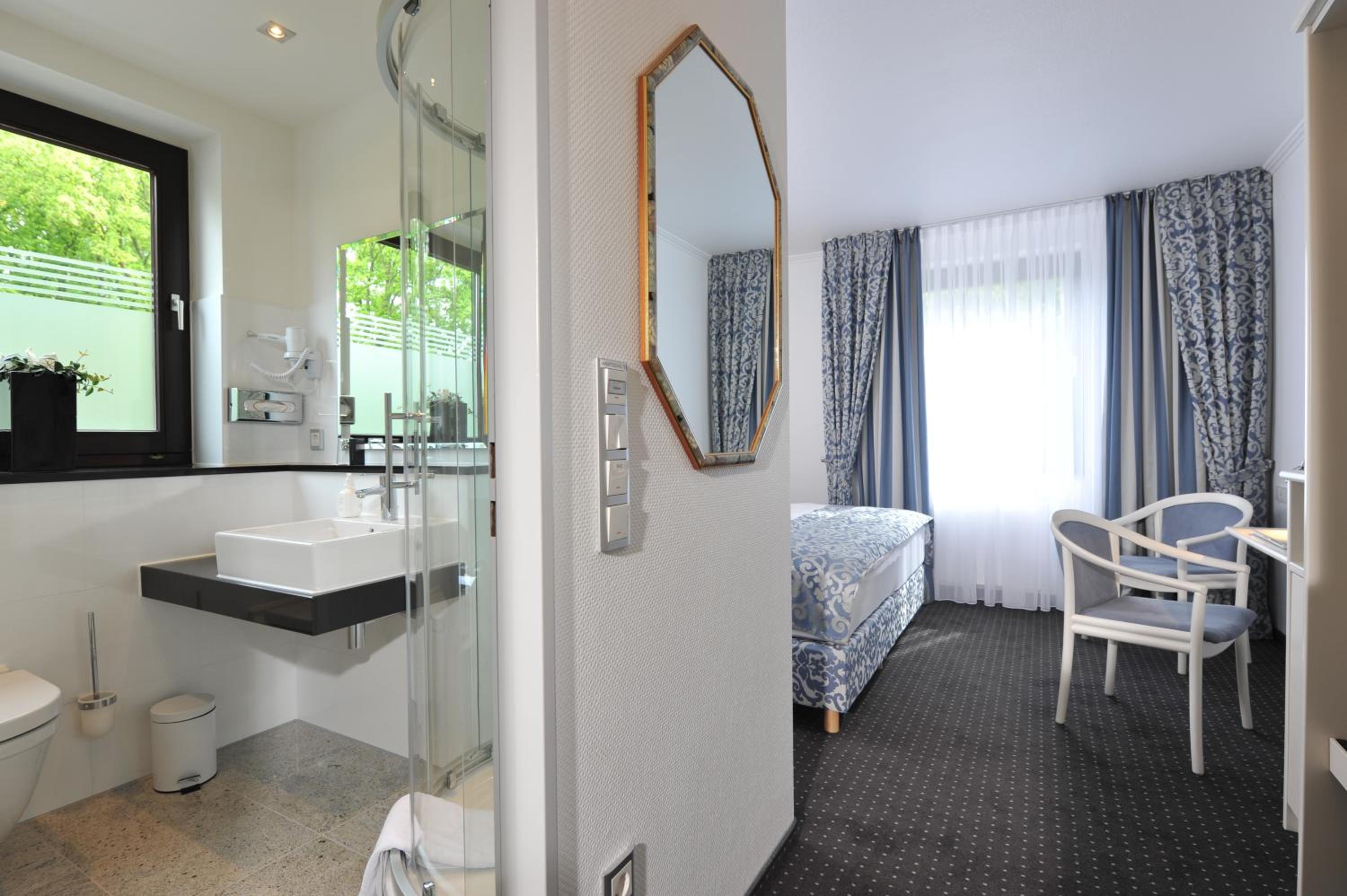 Double or Twin Room - Photo 13
