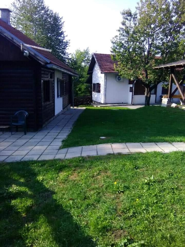 One-Bedroom House - Photo 32